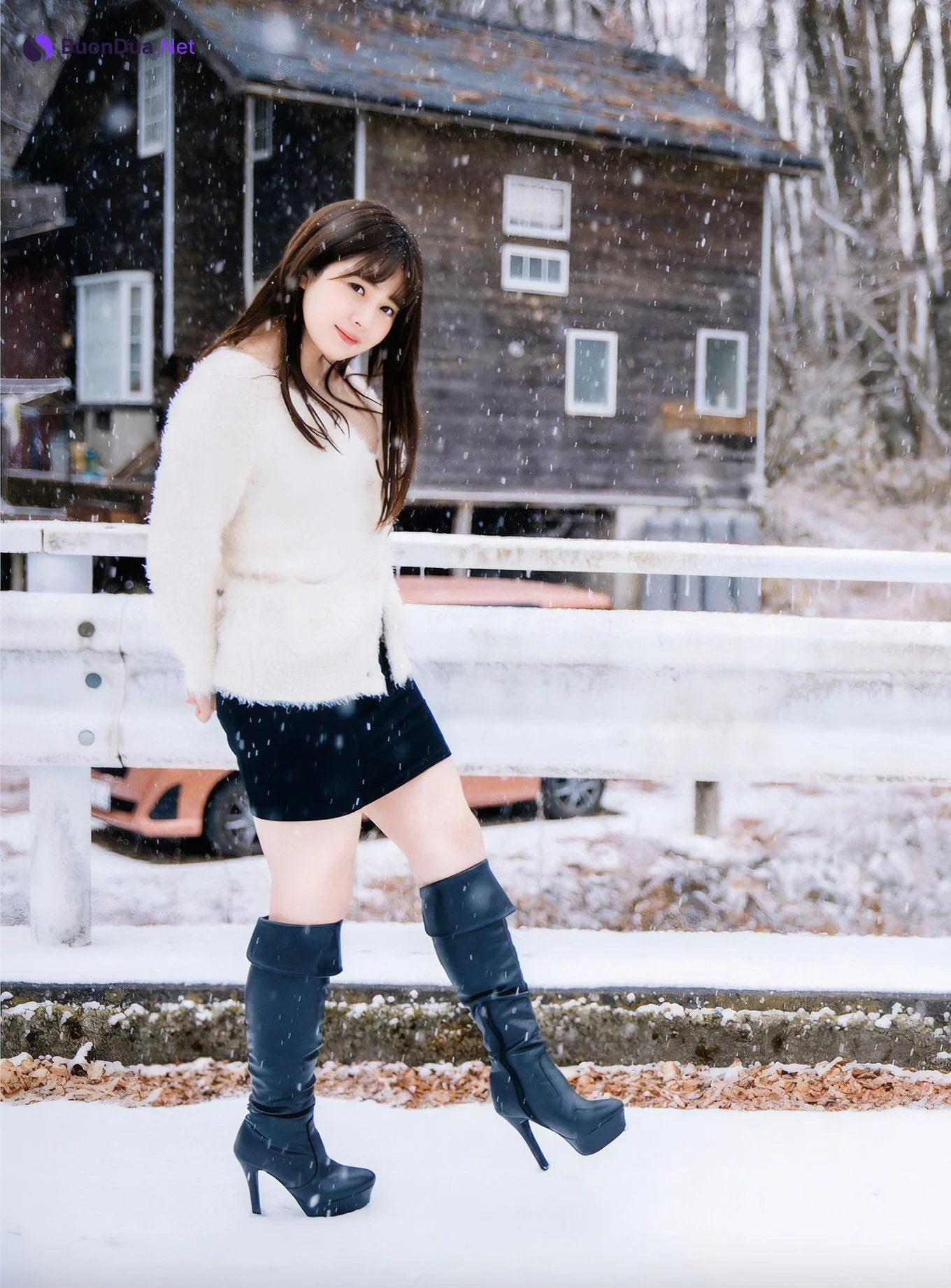 Maina Yuuri 優梨まいな, 写真集 Alarm 「MAINA」 Set.01 - Photo 2