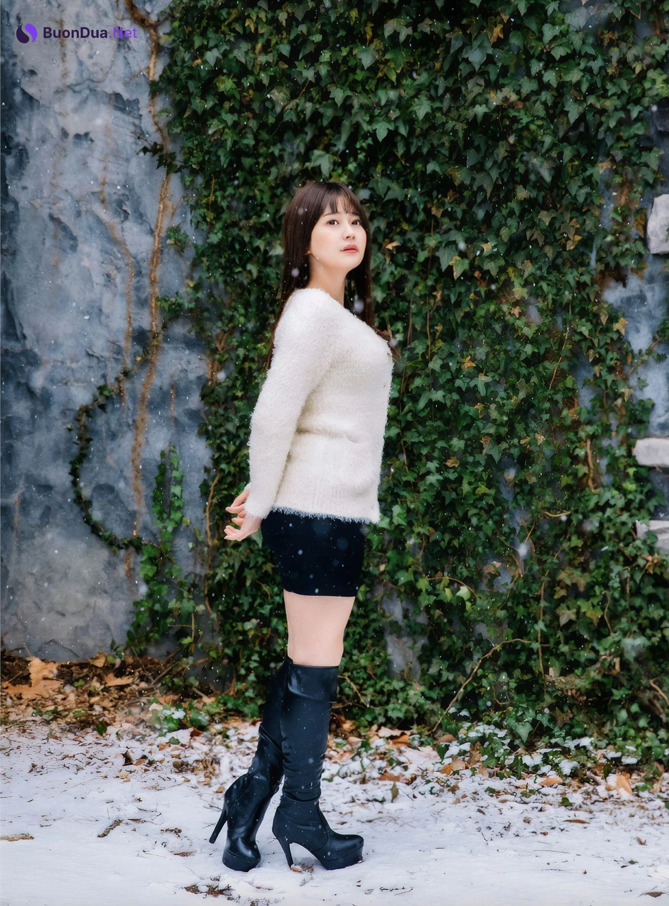 Maina Yuuri 優梨まいな, 写真集 Alarm 「MAINA」 Set.01 - Photo 4