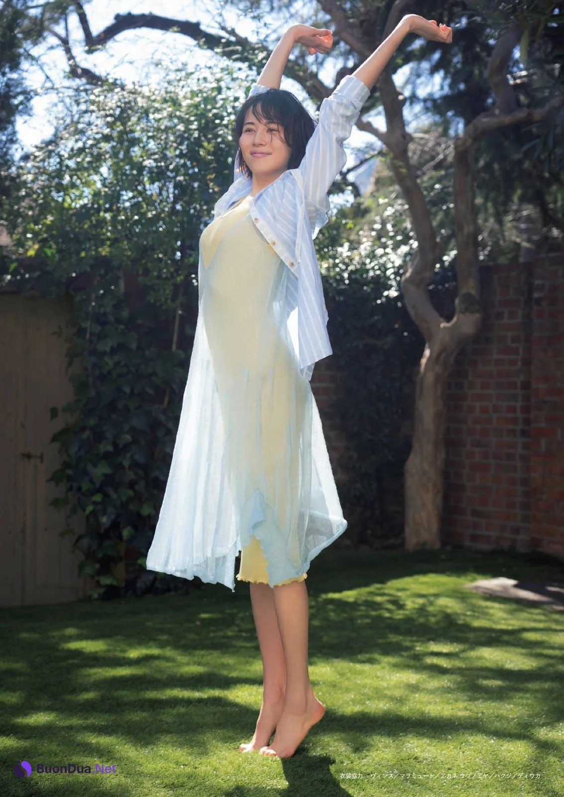 Manami Higa 比嘉愛未, Shukan Bunshun 2021.04.01 (週刊文春 2021年4月1日号) - Photo 2
