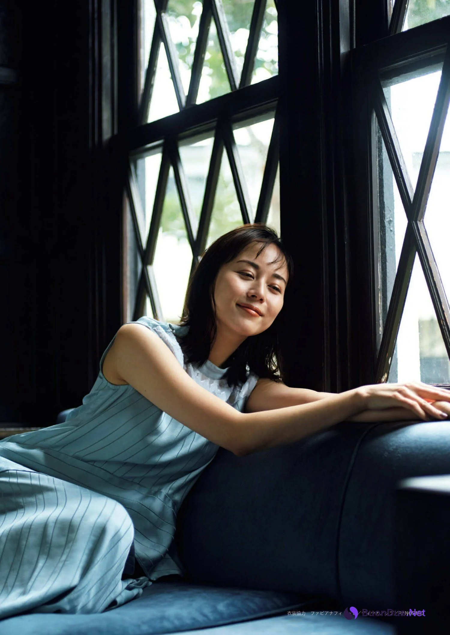 Manami Higa 比嘉愛未, Shukan Bunshun 2023.01.26 (週刊文春 2023年1月26日号) - Photo 5