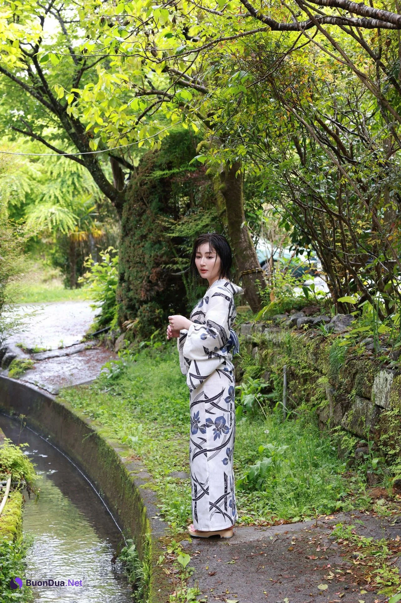 Manami Shindo 新藤まなみ, ＦＲＩＤＡＹデジタル写真集 「Ｑｕｅｅｎｓ オール未公開スペシャルＥｄｉｔｉｏｎ ｖｏｌ．３」 Set.01 - รูปภาพ 3