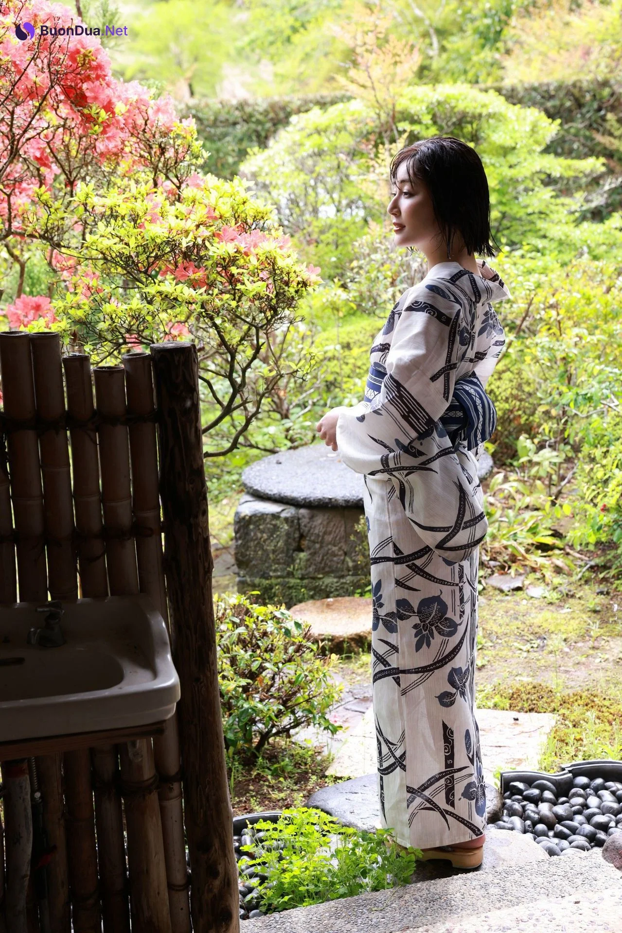 Manami Shindo 新藤まなみ, ＦＲＩＤＡＹデジタル写真集 「Ｑｕｅｅｎｓ オール未公開スペシャルＥｄｉｔｉｏｎ ｖｏｌ．３」 Set.01 - รูปภาพ 4
