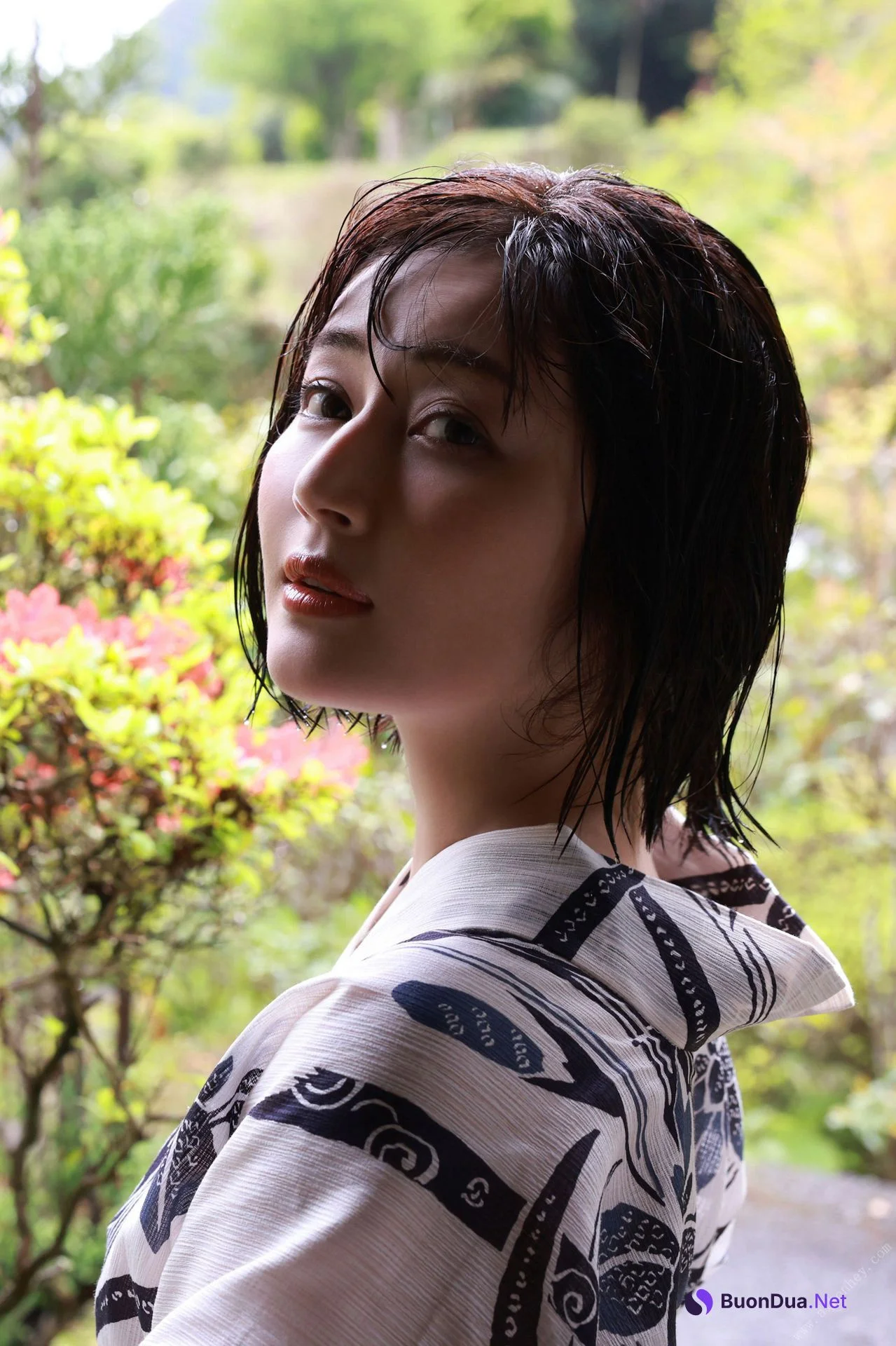 Manami Shindo 新藤まなみ, ＦＲＩＤＡＹデジタル写真集 「Ｑｕｅｅｎｓ オール未公開スペシャルＥｄｉｔｉｏｎ ｖｏｌ．３」 Set.01 - รูปภาพ 5