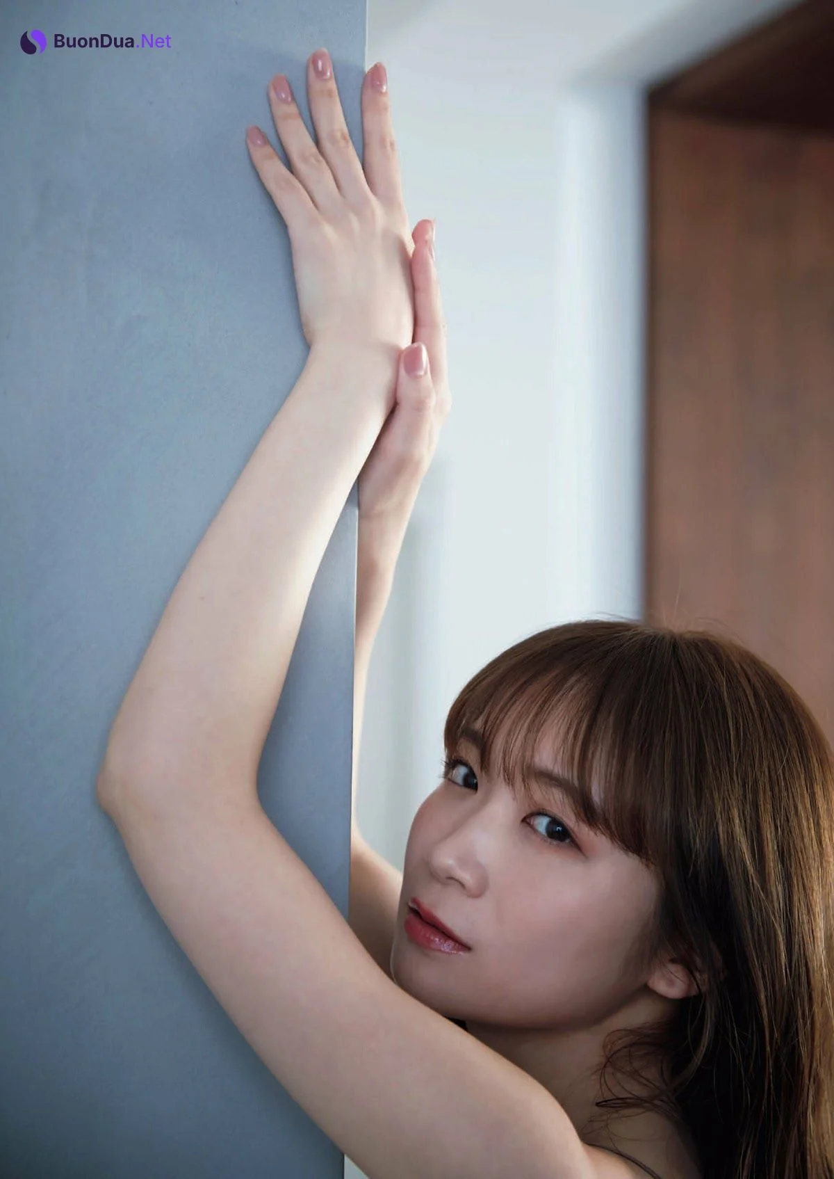Manatsu Akimoto 秋元真夏, Shukan Bunshun 2023.05.18 (週刊文春 2023年5月18日号) - Photo 5