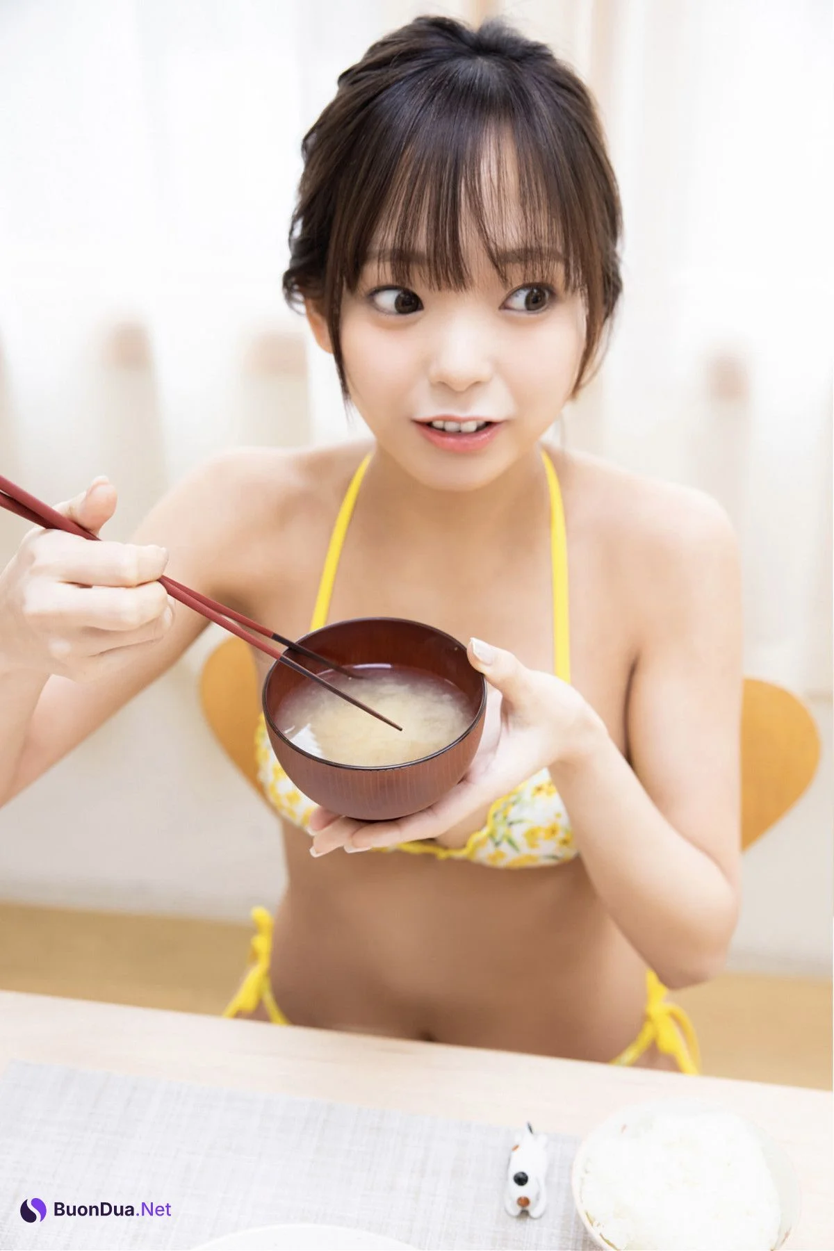 Mari Kominato 古湊まり, FLASHデジタル写真集 「料理の腕は父譲り」 Set.01 - Photo 2
