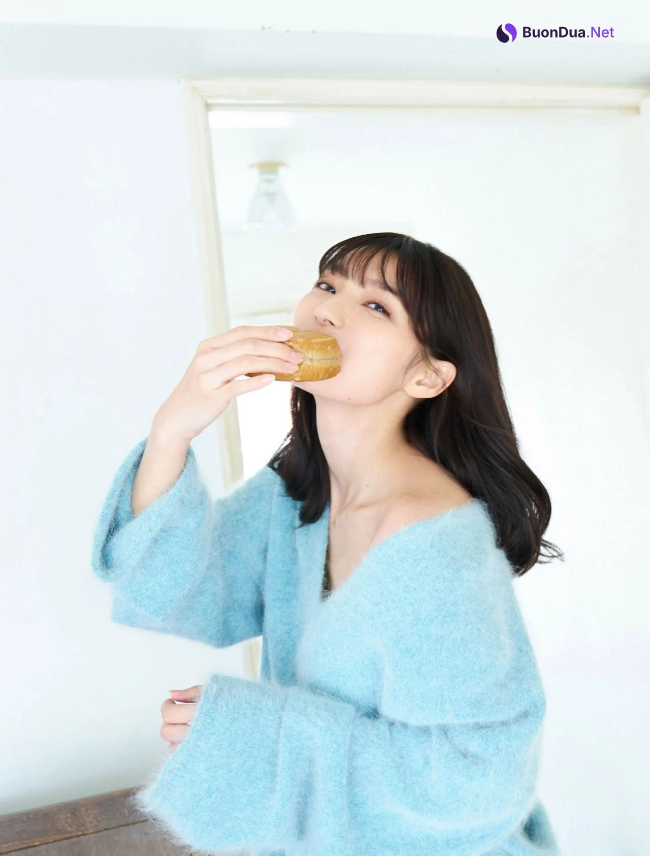Marika Kouno 高野麻里佳, FRIDAY 2021.12.10 (フライデー 2021年12月10日号) - Photo 4