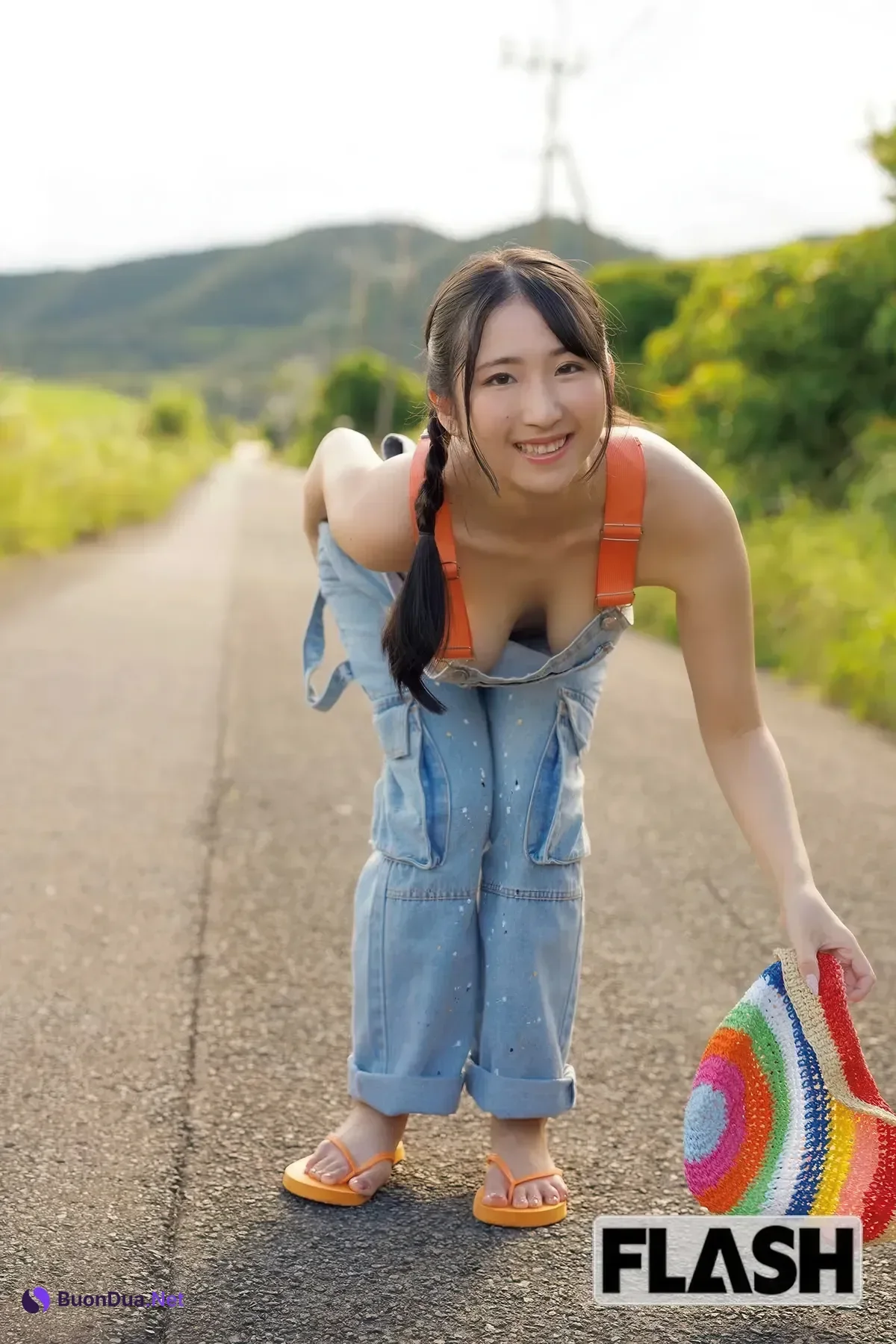 Marina Yakuno 役野満里奈, FLASH 2025.12.23 (フラッシュ 2025年12月23日号) - Photo 12