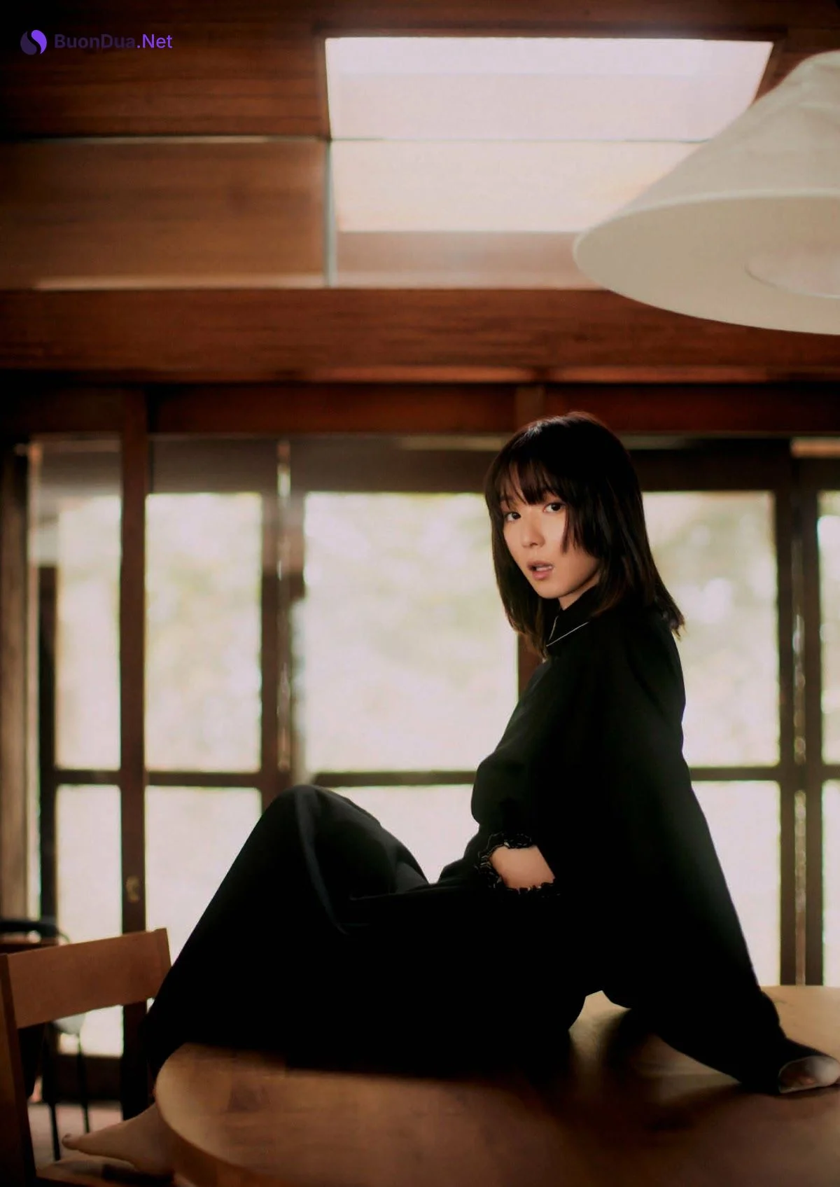 Mayu Matsuoka 松岡茉優, Shukan Bunshun 2023.03.23 (週刊文春 2023年3月23日号) - Photo 2