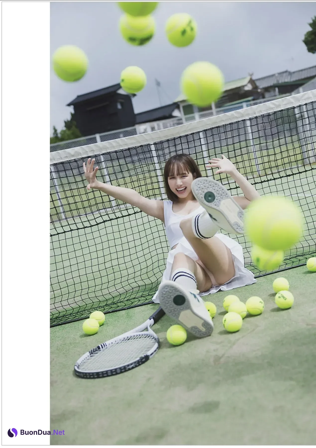 Mayu Niiya 新谷真由, Weekly Playboy 2025 No.42-43 (週刊プレイボーイ 2025年42-43号) - Photo 12