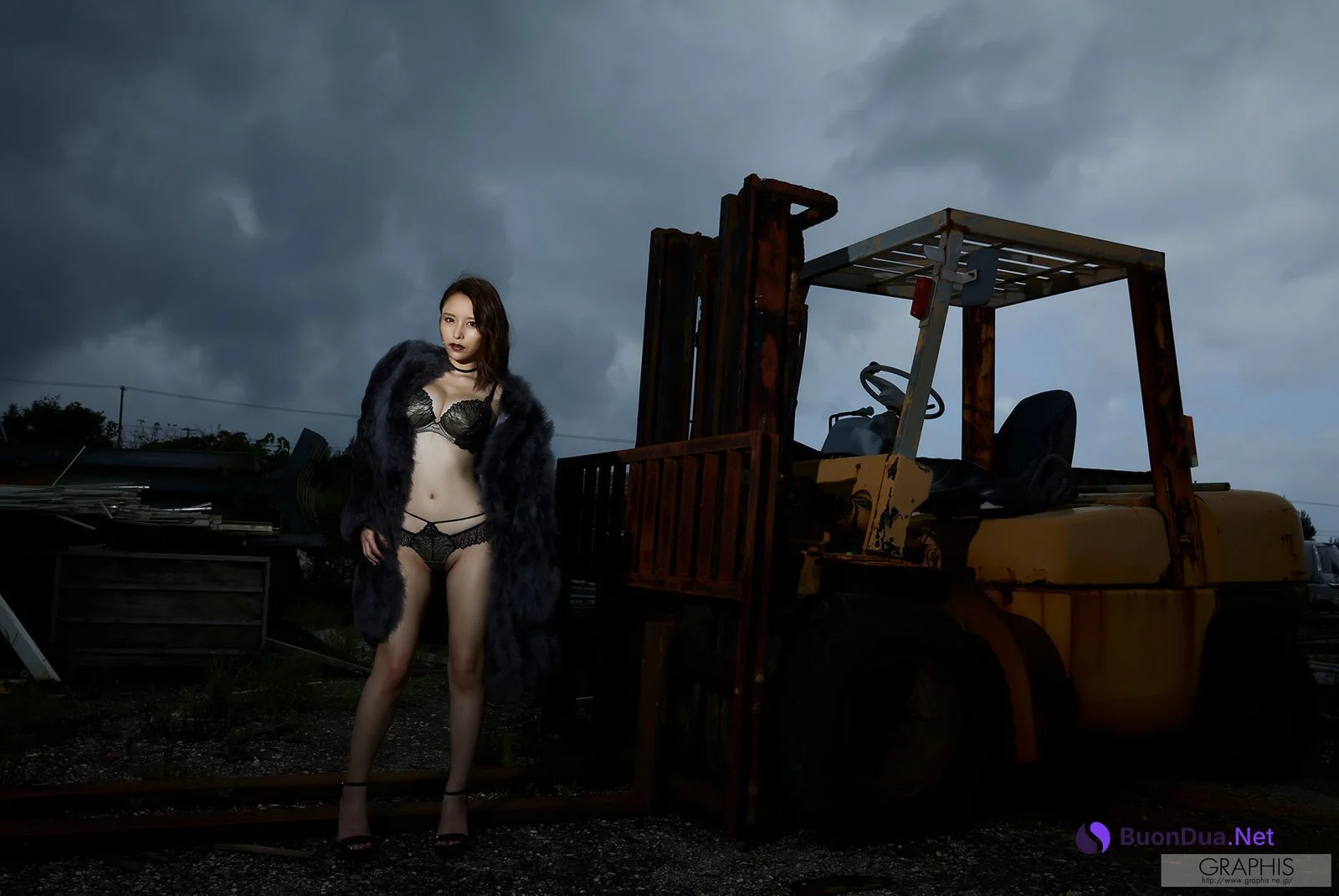 Mayuki Ito 伊藤舞雪, [Graphis] Gals “MORE” Vol.04 - Photo 3