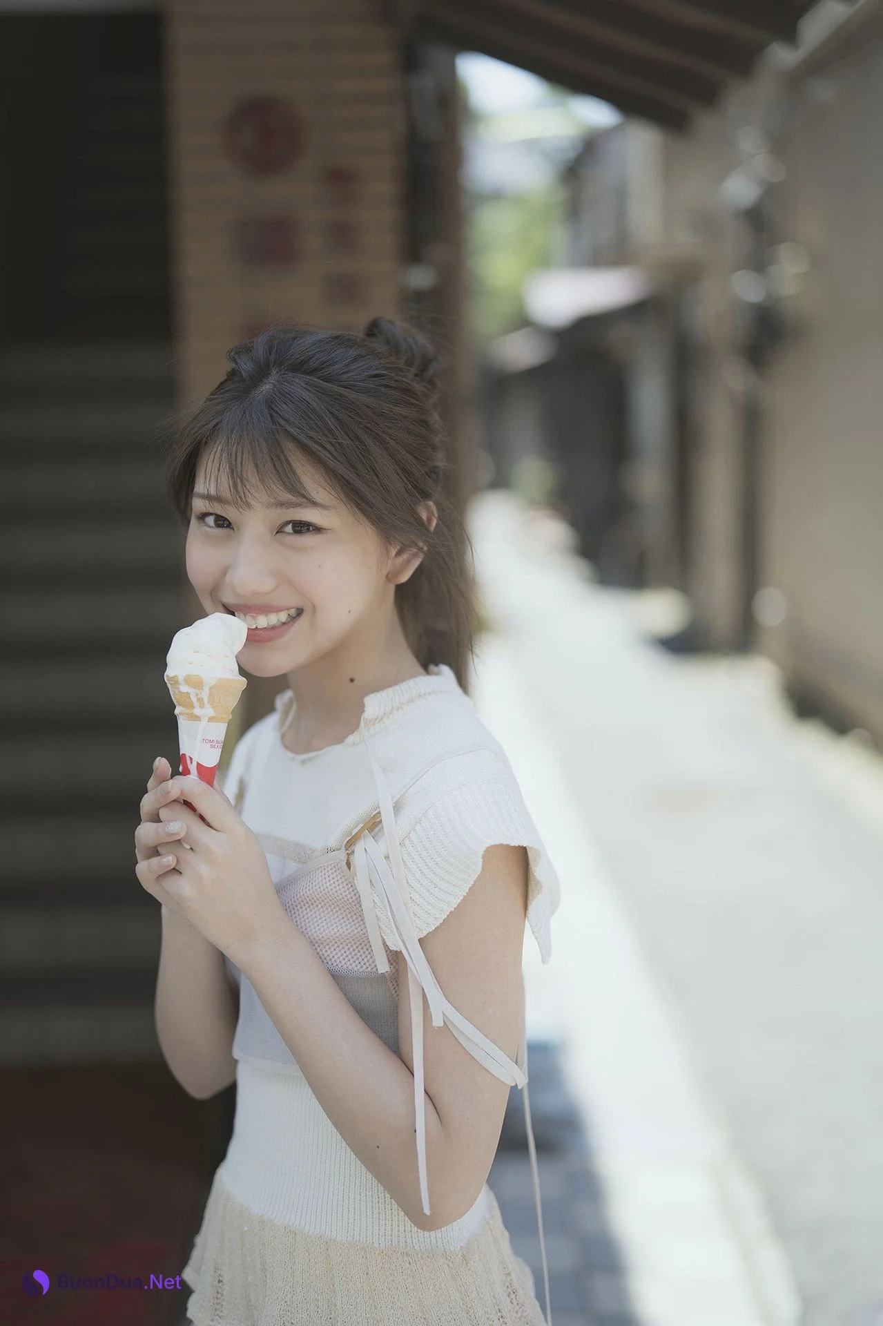 Mayumi Shiraishi 白石まゆみ, ヤンマガデジタル写真集 [グラから見るか？エモから見るか？] Set.01 - Photo 2
