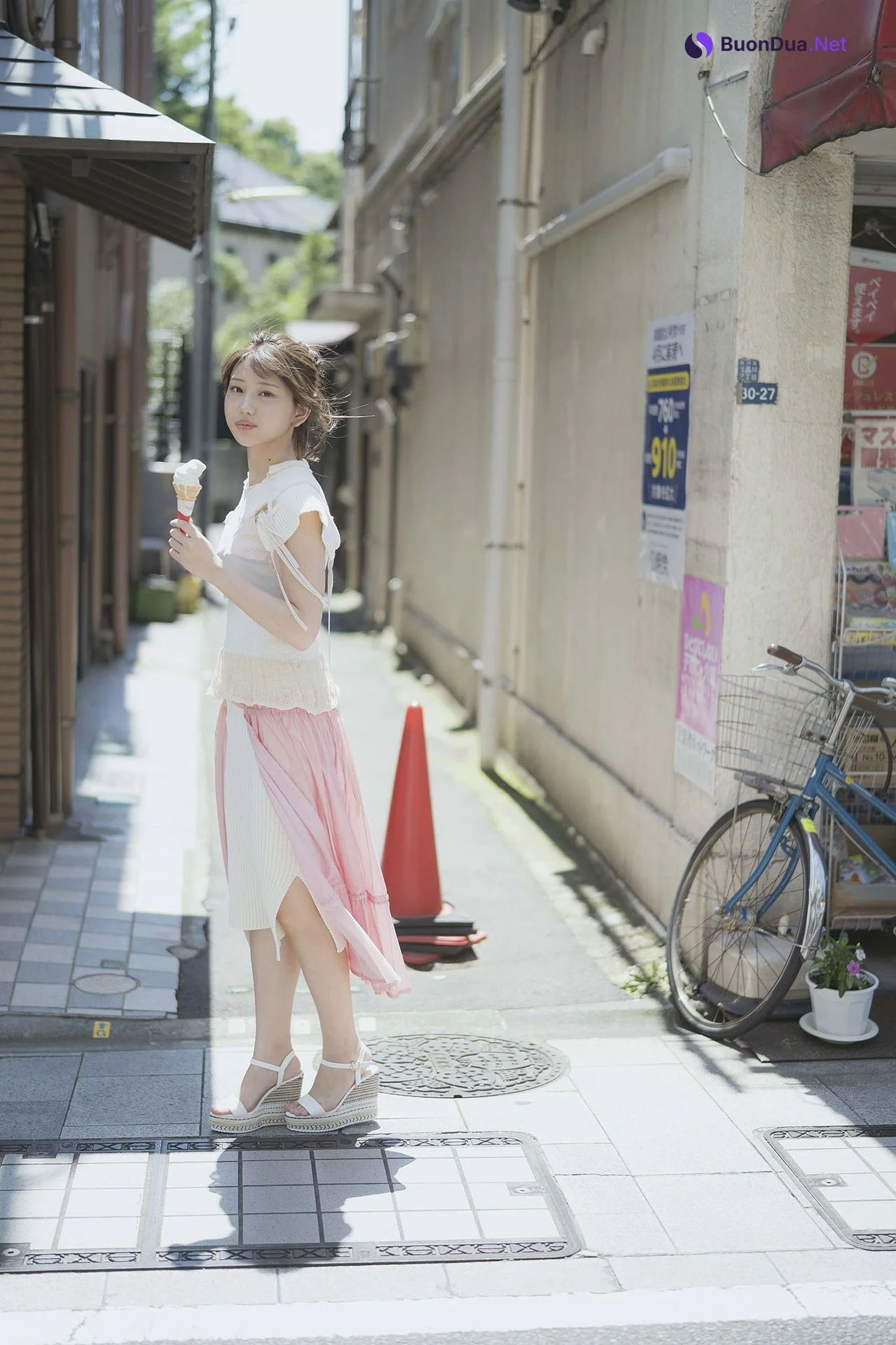 Mayumi Shiraishi 白石まゆみ, ヤンマガデジタル写真集 [グラから見るか？エモから見るか？] Set.01 - Photo 8