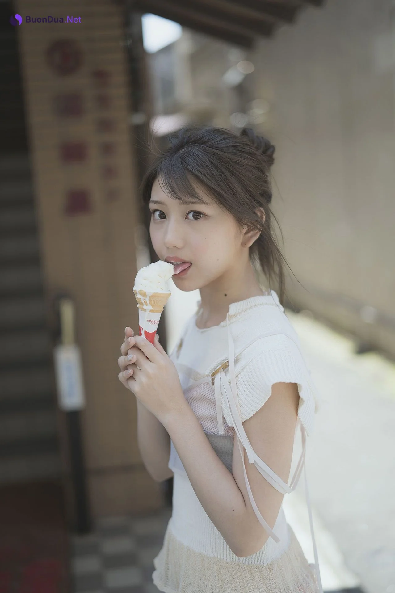 Mayumi Shiraishi 白石まゆみ, ヤンマガデジタル写真集 [グラから見るか？エモから見るか？] Set.01 - Photo 9