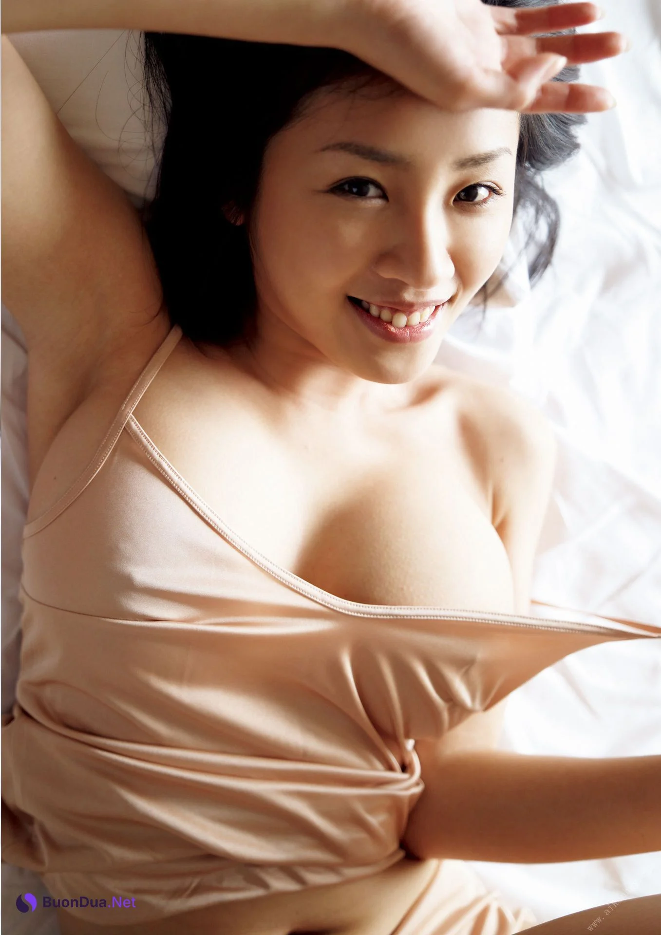 Megumi Kagurazaka 神楽坂恵, 写真集 はだいろ 海 - Photo 17