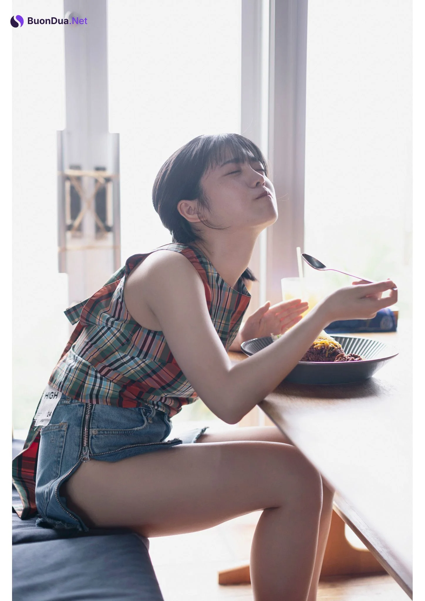 Mei Ishihama 石浜芽衣, 1st写真集 「ひかっている」 Set.01 - รูปภาพ 2