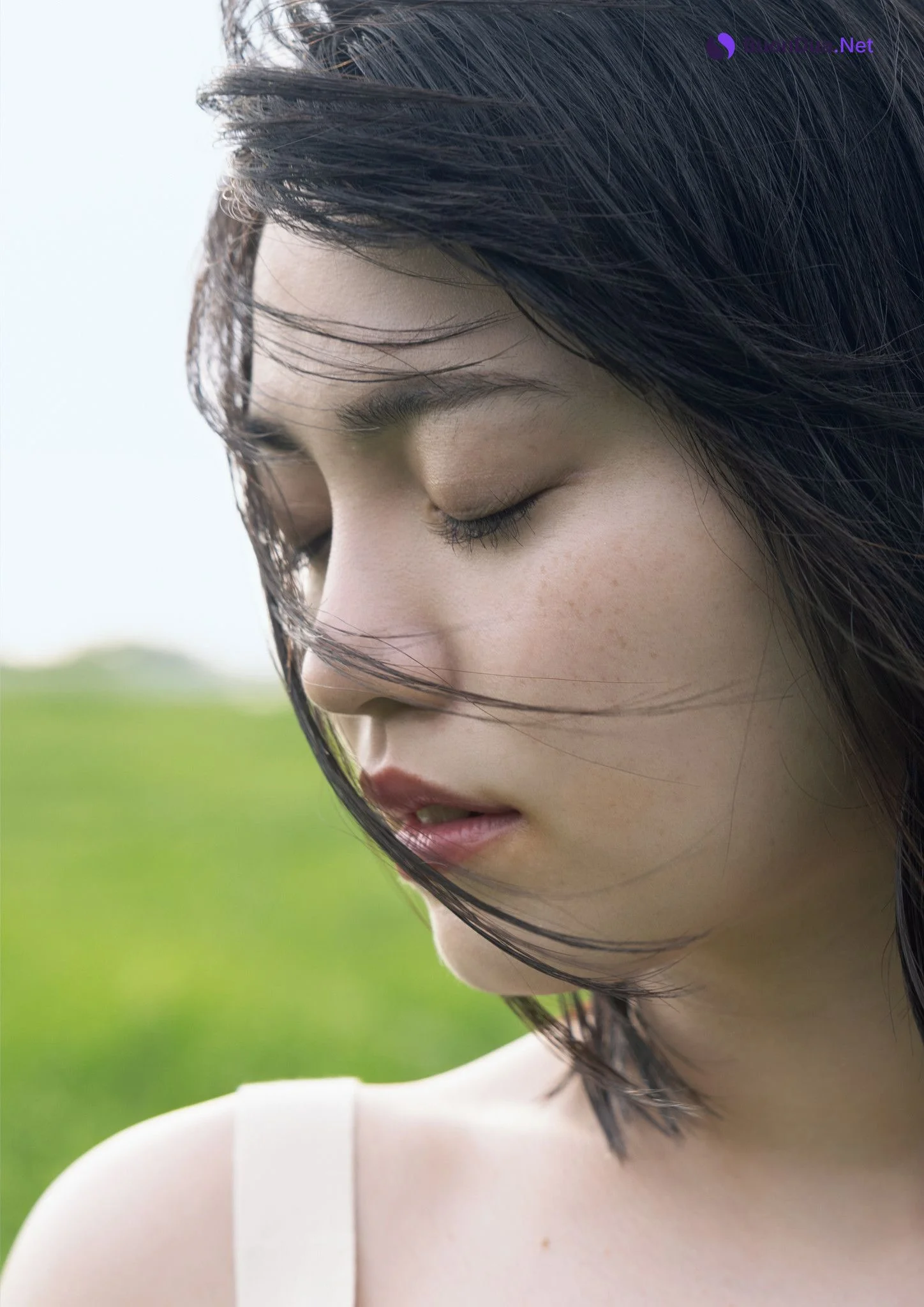 Mei Ishihama 石浜芽衣, 1st写真集 「ひかっている」 Set.03 - Photo 9