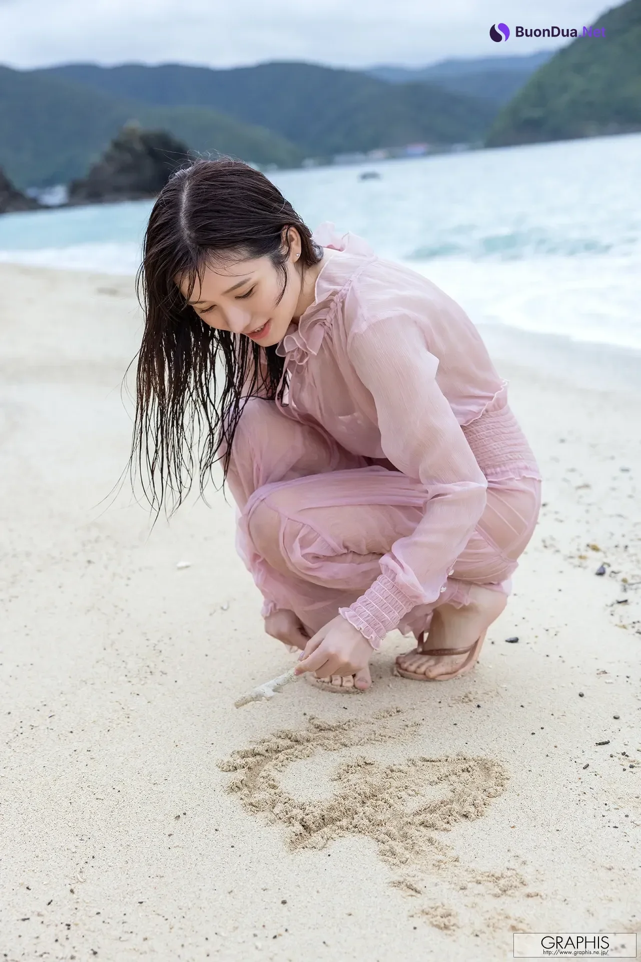 Mei Itsukaichi 五日市芽依, Graphis Special Gravure 「Vacation」 Vol.07 - Photo 2