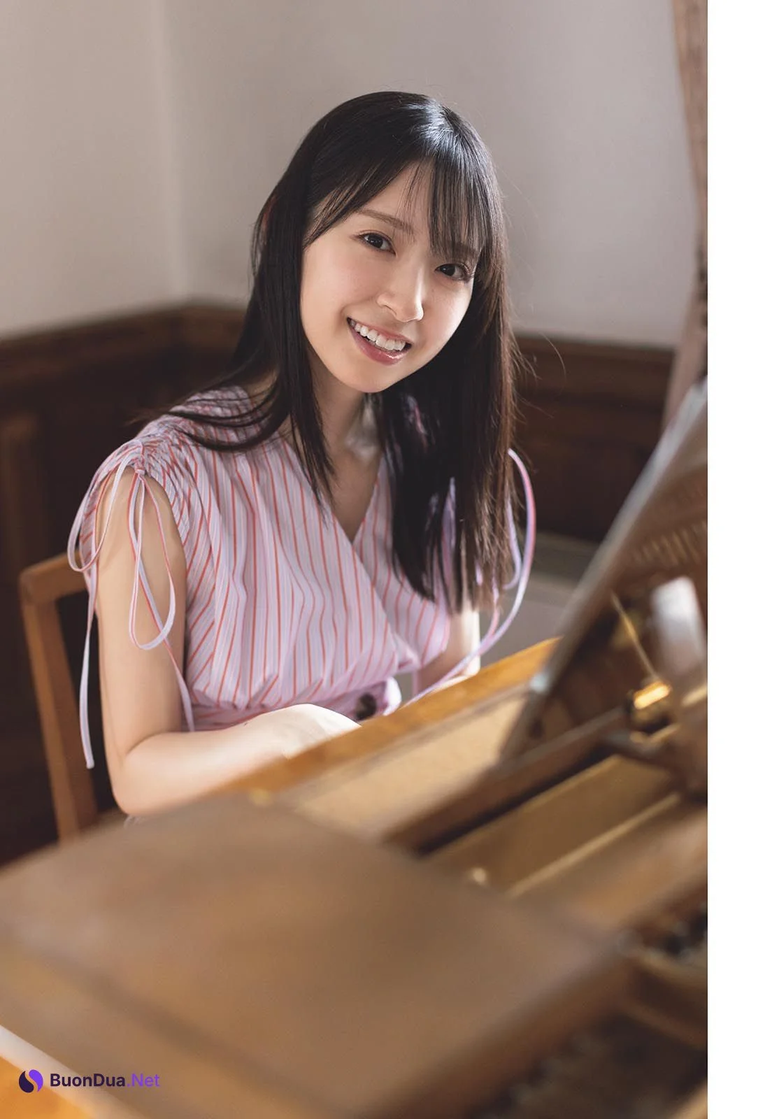 Miku Kanemura 金村美玖, Shonen Sunday 2023 No.43 (週刊少年サンデー 2023年43号) - Photo 8