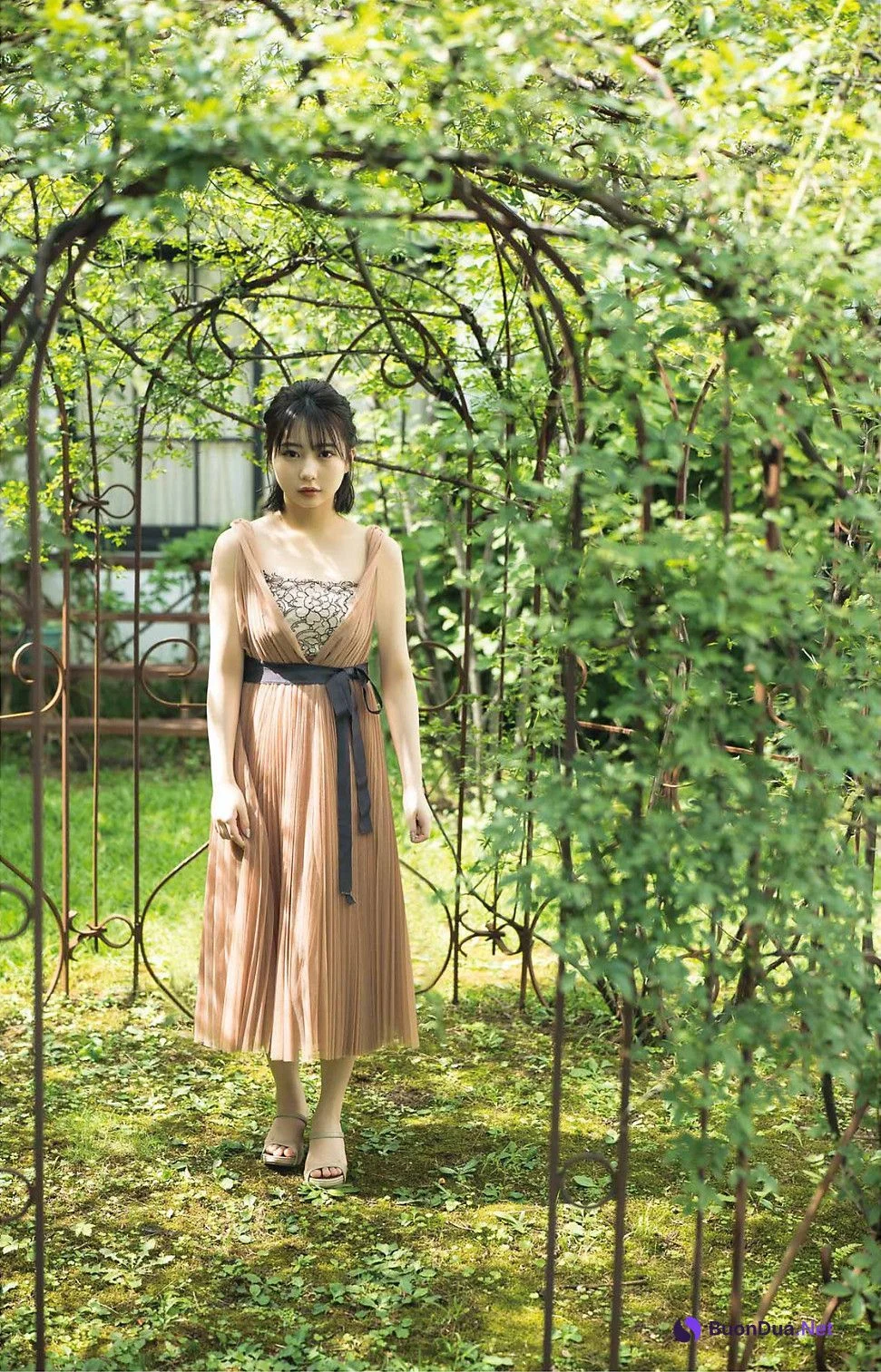 Miku Tanaka 田中美久, Young Gangan 2022 No.20 (ヤングガンガン 2022年20号) - Photo 4