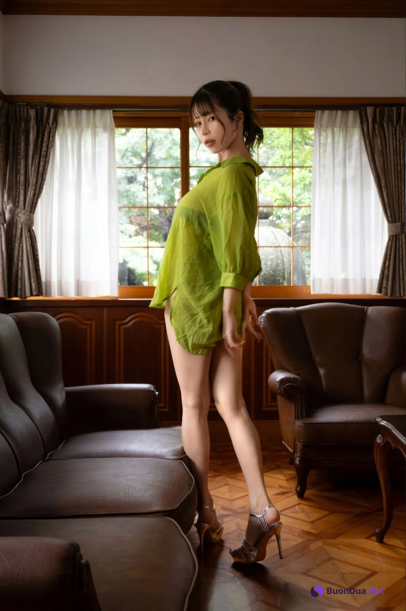 Mikuru Shiiba 有岡みう, 写真集 「木漏れ日の中で」 Set.02 - Photo 2