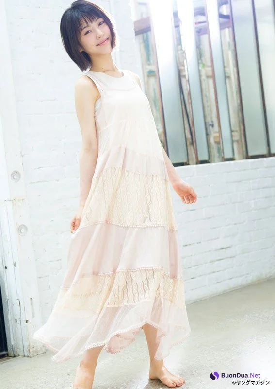 Minami Hamabe 浜辺美波, Young Magazine 2019 No.33 (ヤングマガジン 2019年33号) - Photo 2