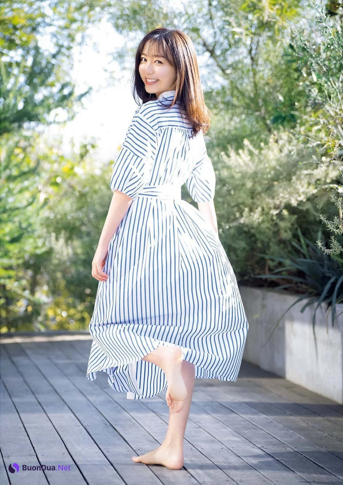 Minami Sakuma 佐久間みなみ, Big Comic Spirits 2023 No.16 (ビッグコミックスピリッツ 2023年16号) - Photo 4