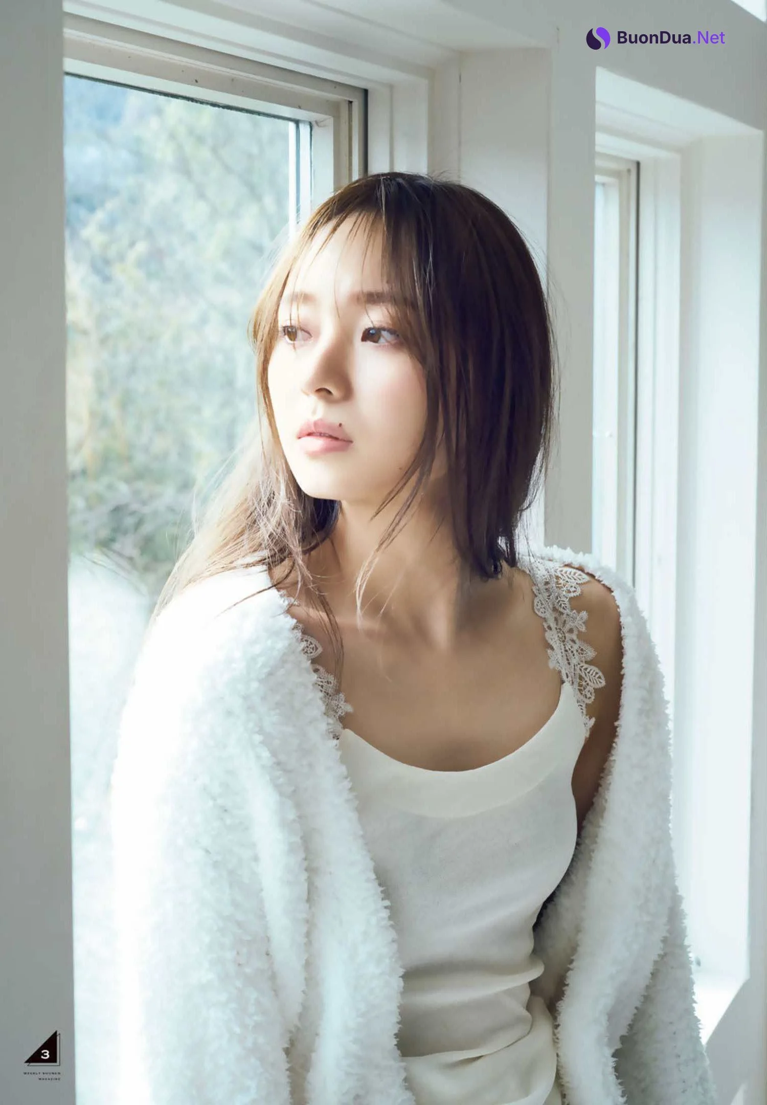 Minami Umezawa 梅澤美波, Shonen Magazine 2022 No.15 (週刊少年マガジン 2022年15号) - รูปภาพ 5