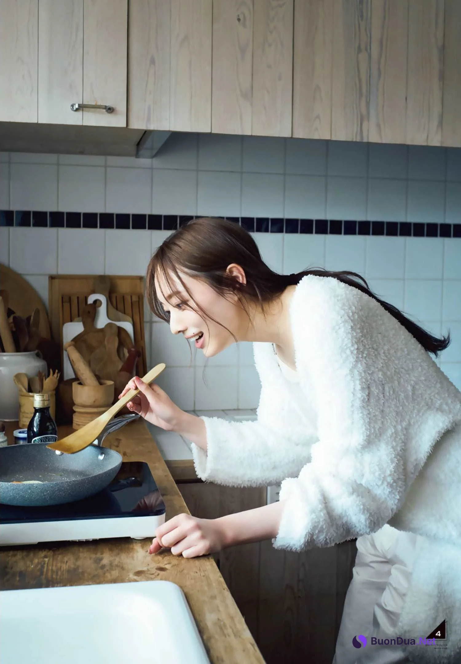 Minami Umezawa 梅澤美波, Shonen Magazine 2022 No.15 (週刊少年マガジン 2022年15号) - รูปภาพ 6