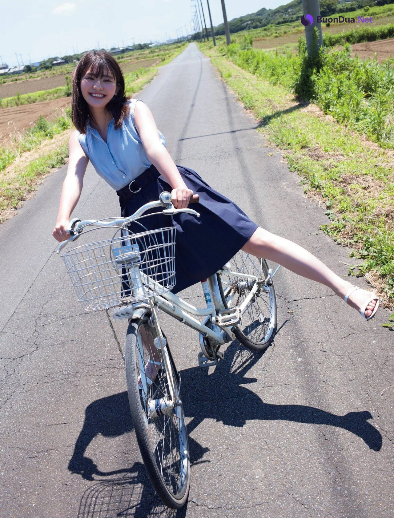 Minami Yamada 山田南実, FRIDAY 2021.09.03 (フライデー 2021年9月3日号) - Photo 4