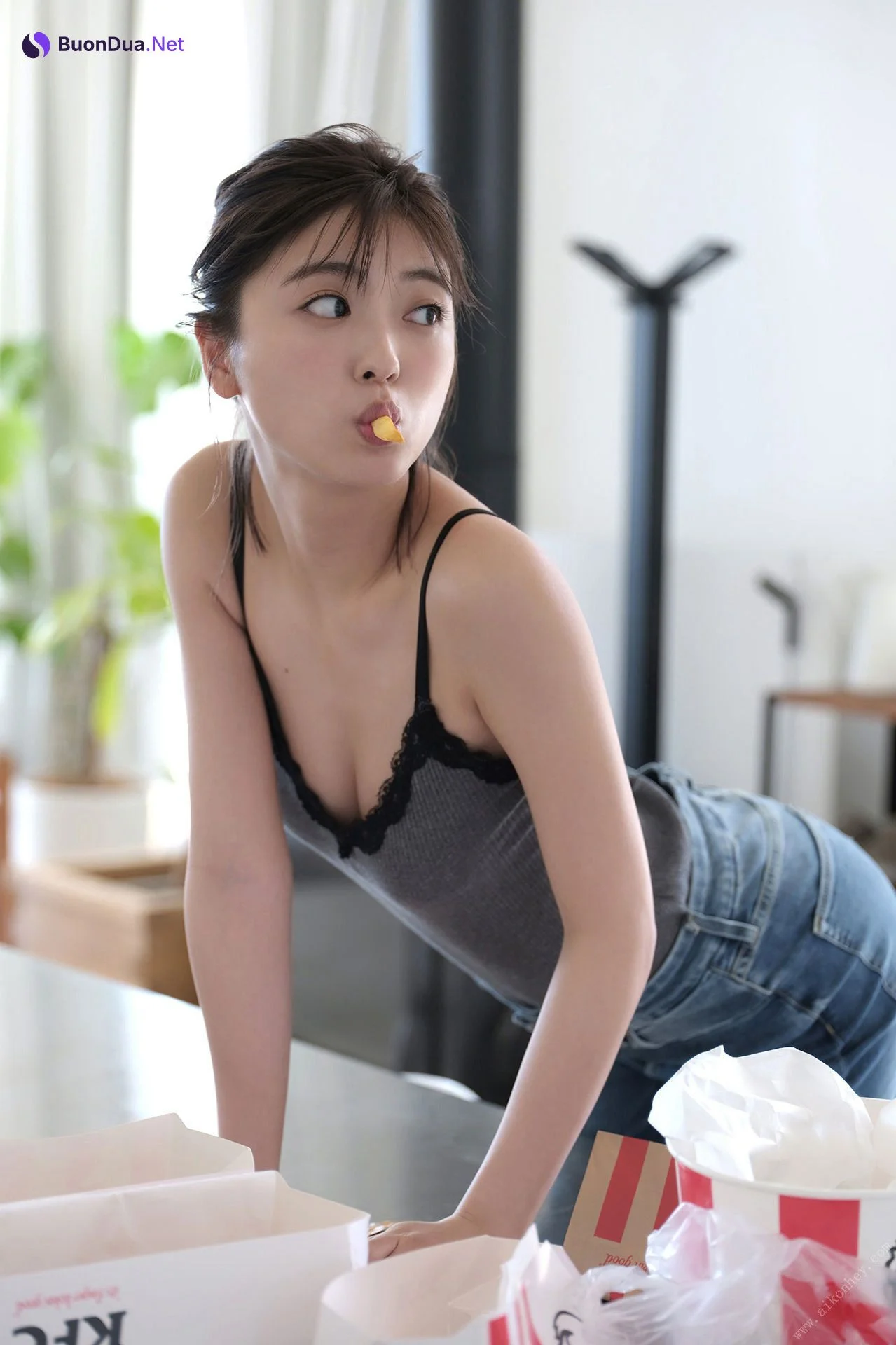 Mio Kudo 工藤美桜, ＦＲＩＤＡＹデジタル写真集 「輝きながら……」 Set.01 - 사진 25