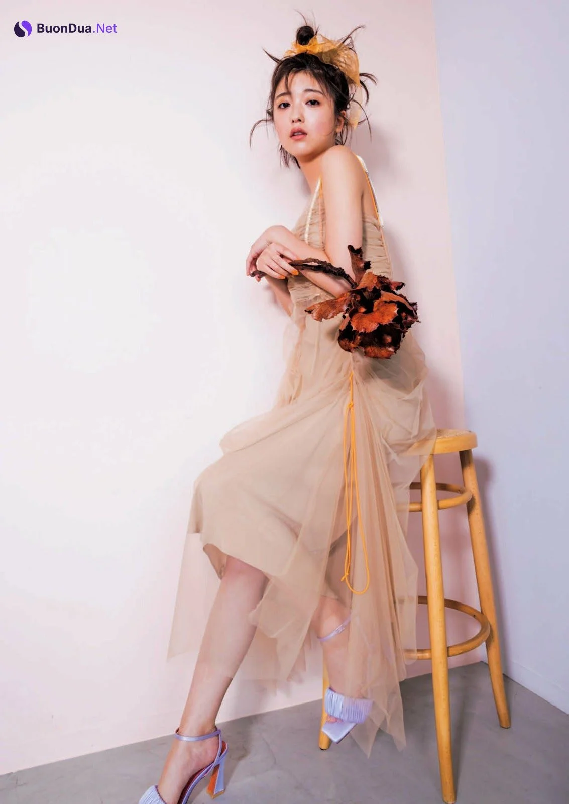Mio Kudo 工藤美桜, Shukan Bunshun 2023.09.28 (週刊文春 2023年9月28日号) - Photo 4