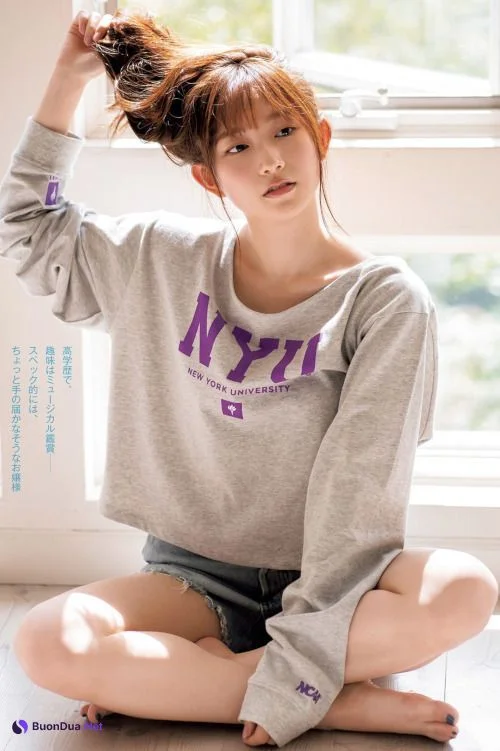 Mio Saeki 佐伯澪, Young Jump 2025 No.26 (ヤングジャンプ 2025年26号) - Photo 13