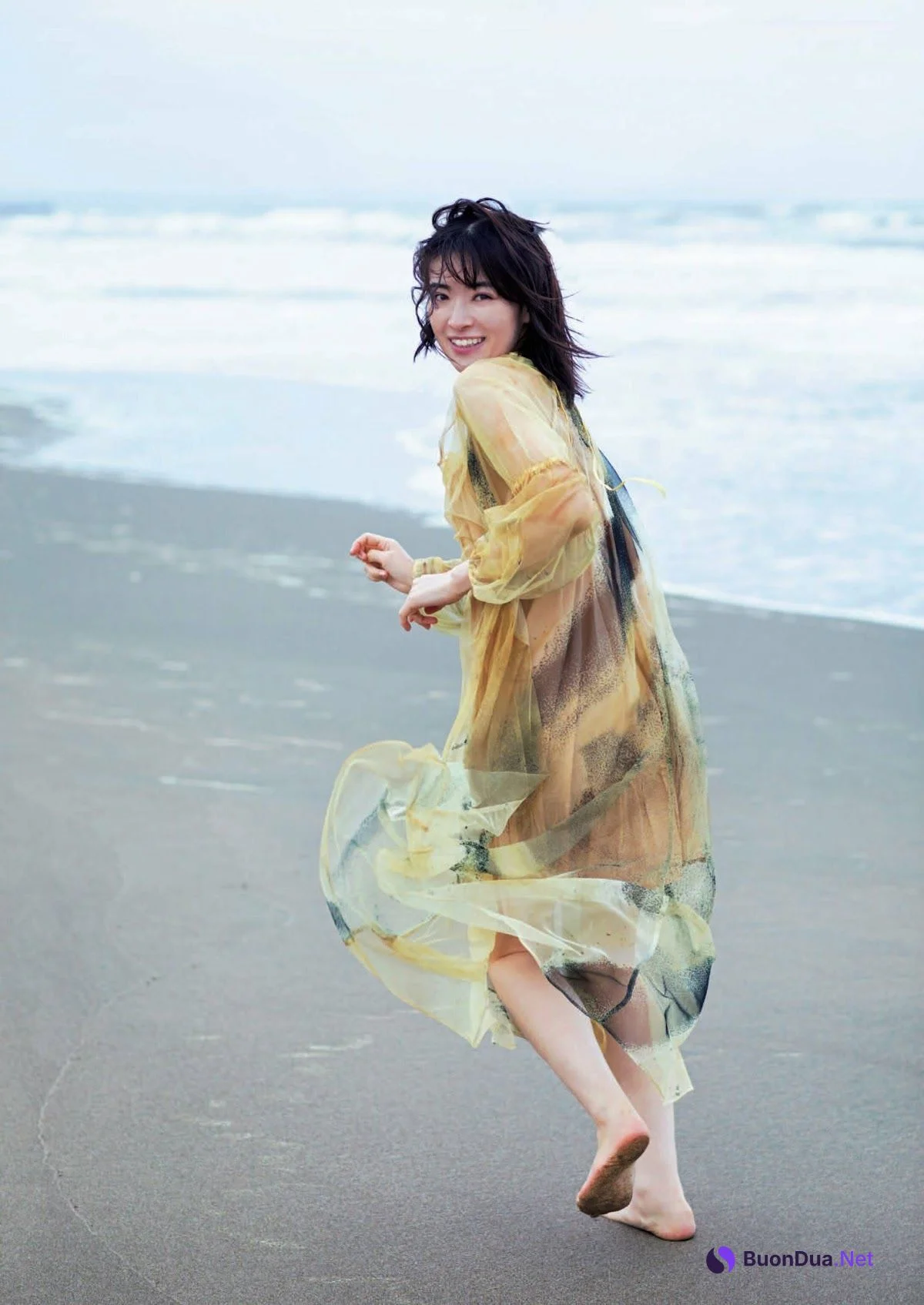 Mio Yuki 優希美青, Shukan Bunshun 2023.04.27 (週刊文春 2023年4月27日号) - Photo 4