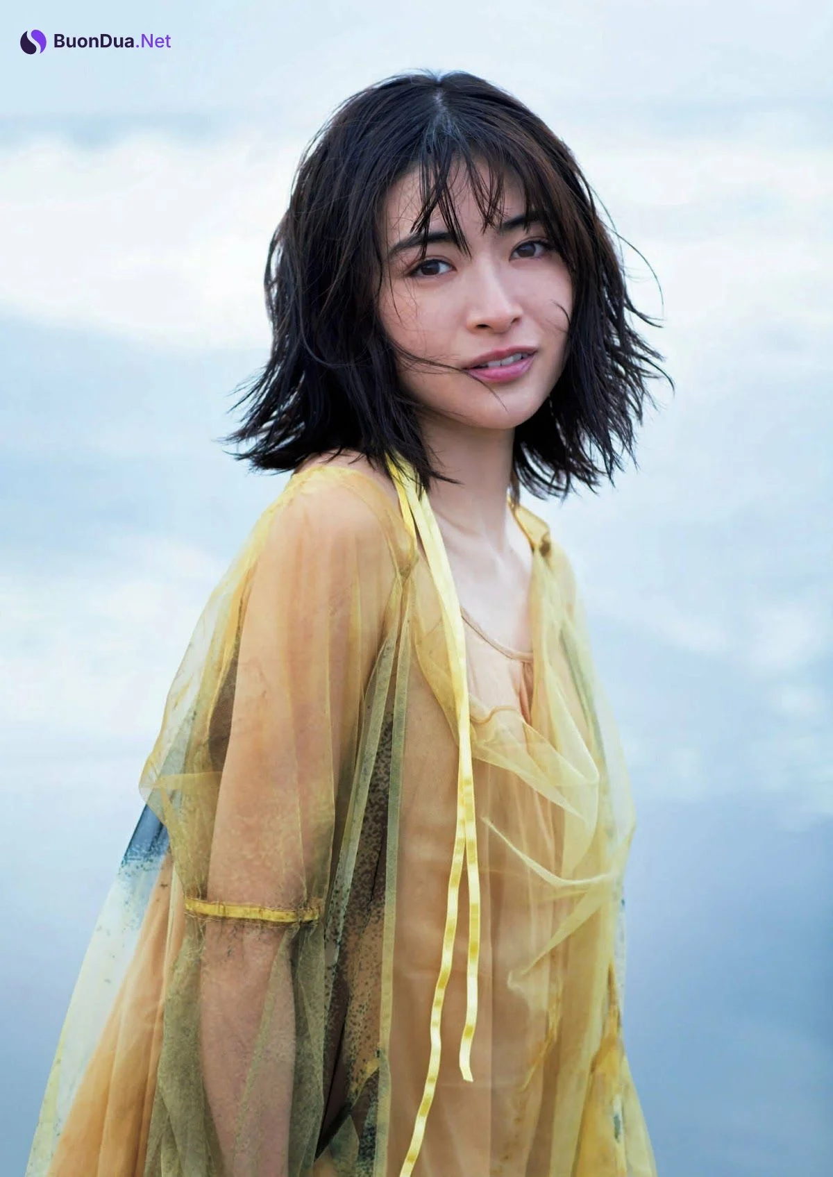 Mio Yuki 優希美青, Shukan Bunshun 2023.04.27 (週刊文春 2023年4月27日号) - Photo 5