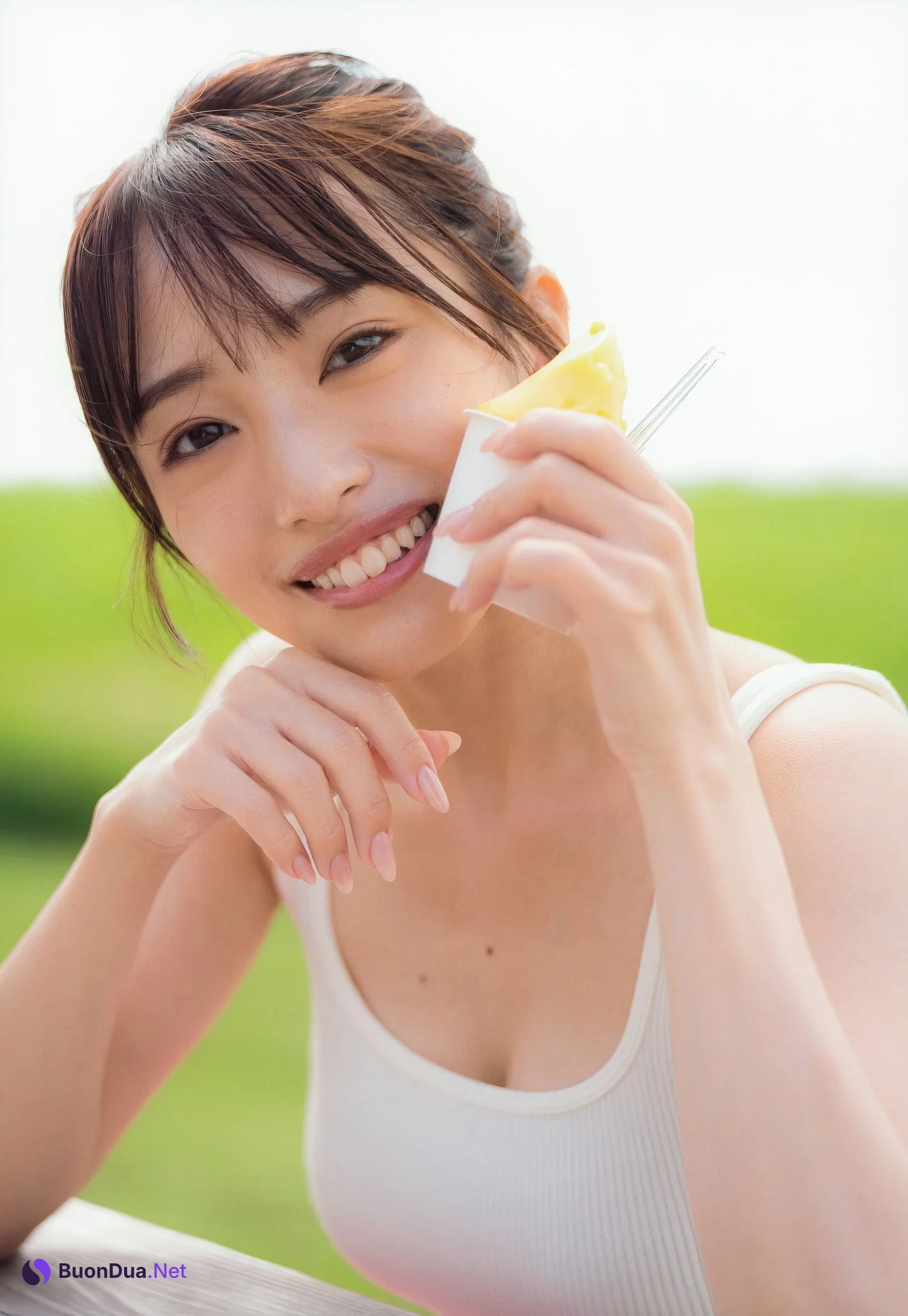 Mion Mukaichi 向井地美音, ファースト写真集 『 胸騒ぎの正体 』 Set.02 - Photo 3