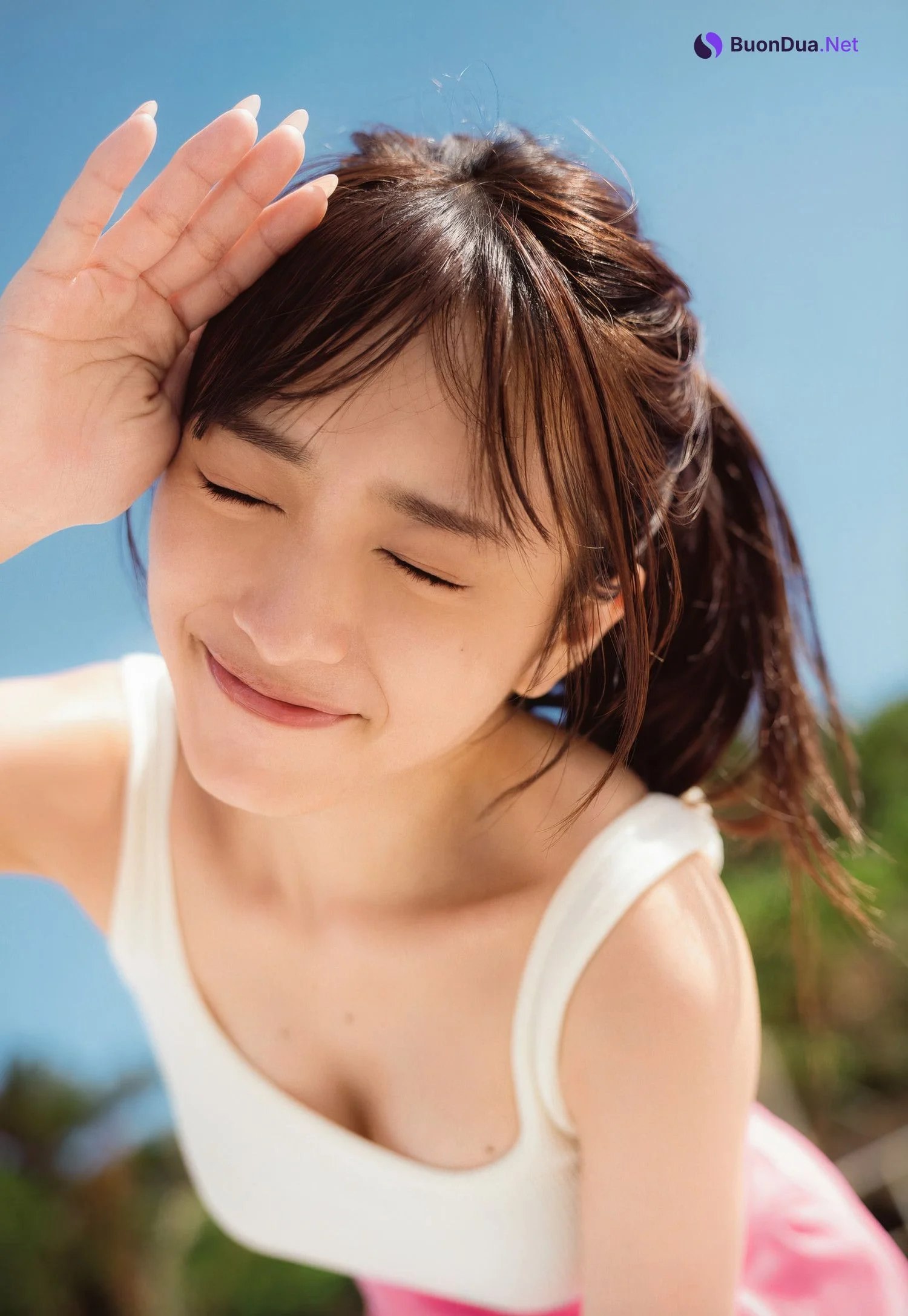 Mion Mukaichi 向井地美音, ファースト写真集 『 胸騒ぎの正体 』 Set.02 - Photo 4