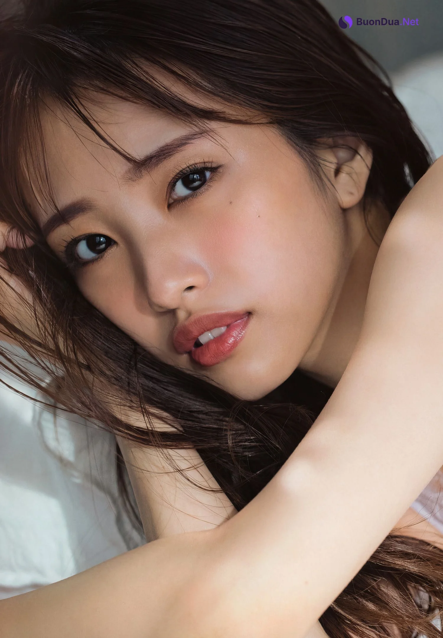 Mion Mukaichi 向井地美音, ファースト写真集 『 胸騒ぎの正体 』 Set.03 - Photo 12