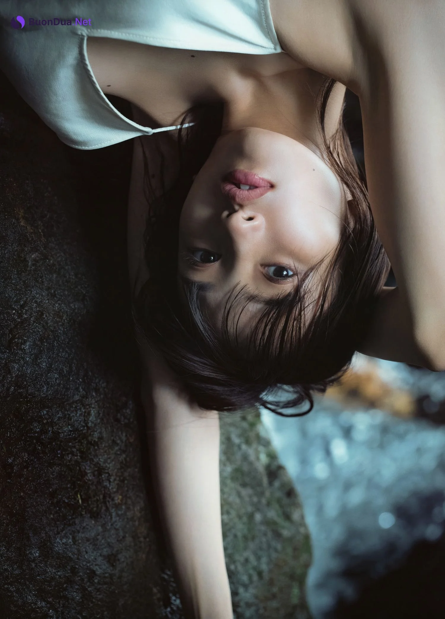 Mion Mukaichi 向井地美音, ファースト写真集 『 胸騒ぎの正体 』 Set.04 - Photo 3