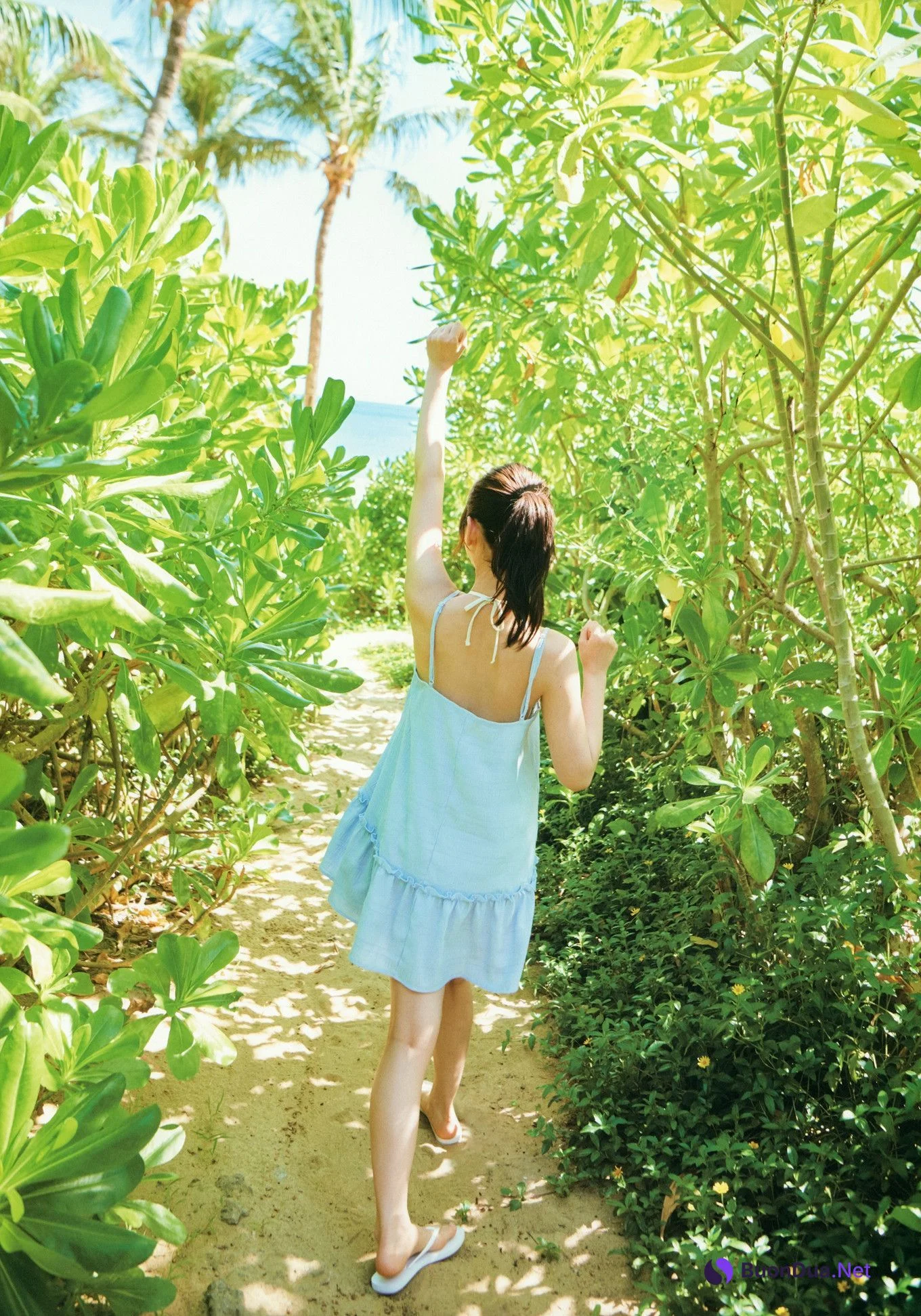 Mirei Sasaki 佐々木美玲, 1st写真集 「陽射しのパレード」 Set.01 - Photo 16