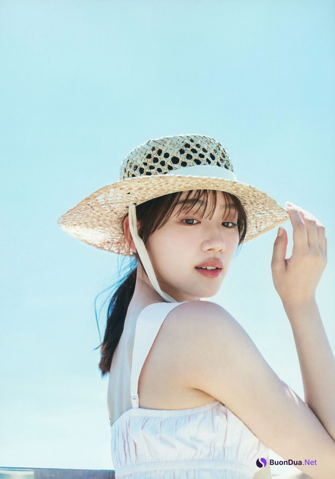 Mirei Sasaki 佐々木美玲, 1st写真集 「陽射しのパレード」 Set.05 - Photo 13