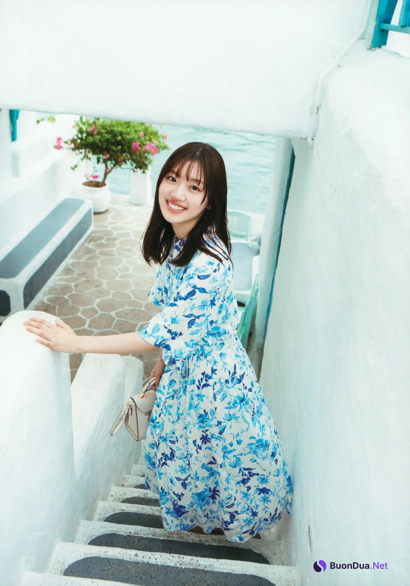 Mirei Sasaki 佐々木美玲, 1st写真集 「陽射しのパレード」 Set.05 - Photo 7