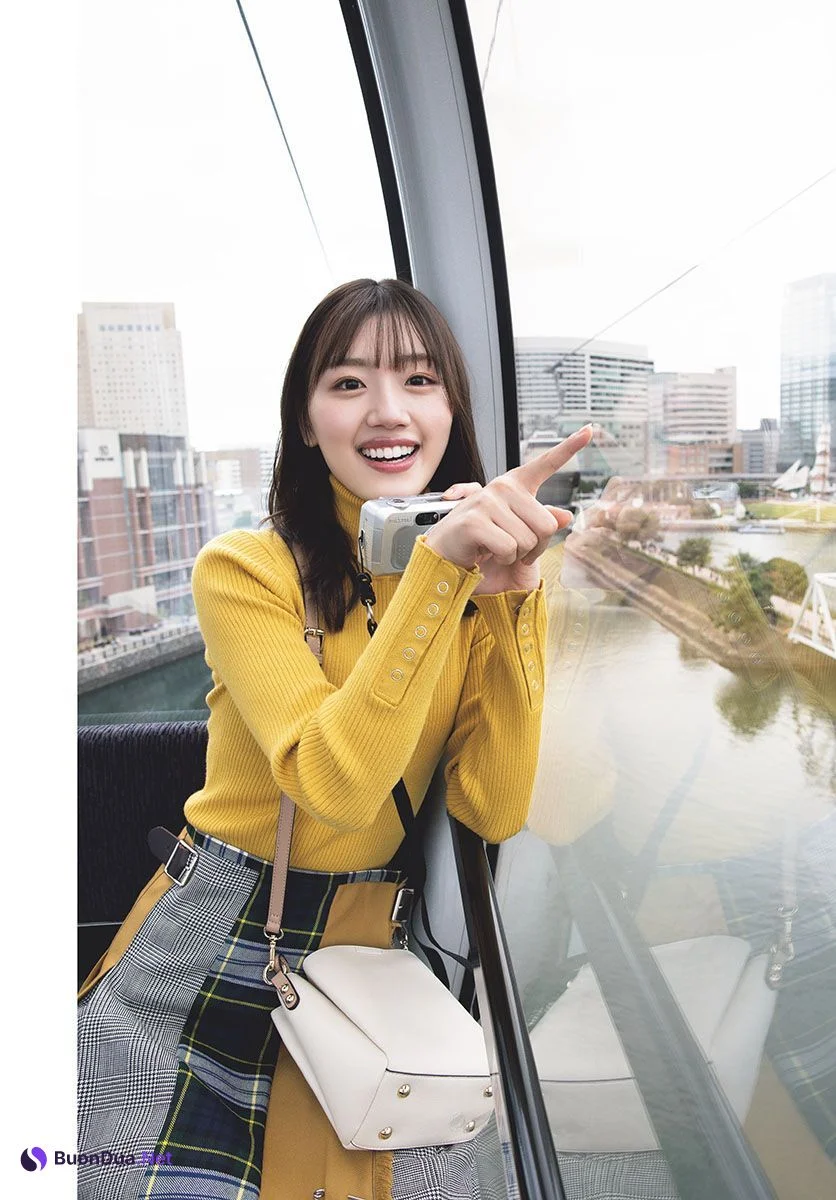 Mirei Sasaki 佐々木美玲, Shonen Sunday 2022 No.49 (週刊少年サンデー 2022年49号) - Photo 3