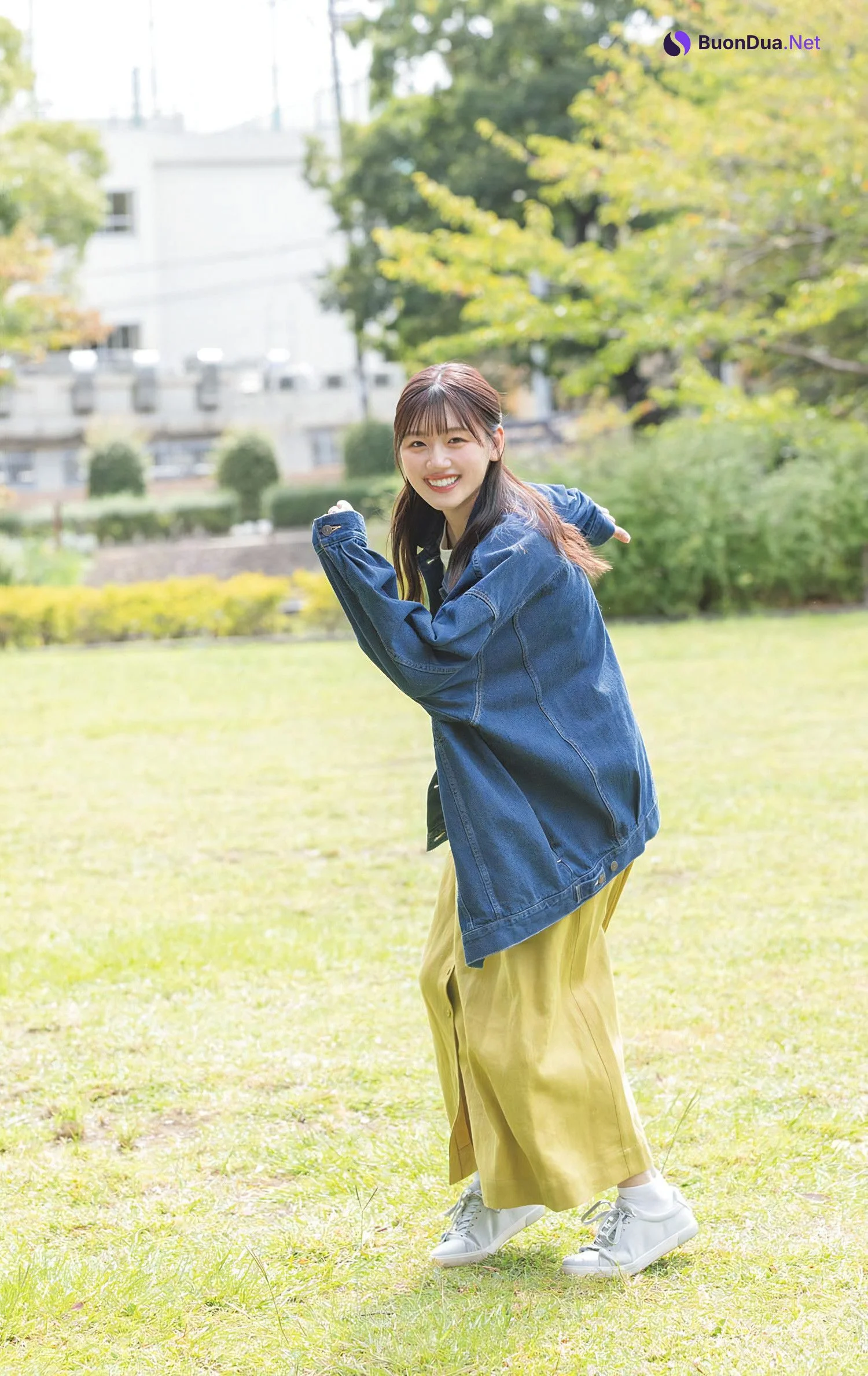 Mirei Sasaki 佐々木美玲, Shonen Sunday 2023 No.49 (週刊少年サンデー 2023年49号) - Photo 3