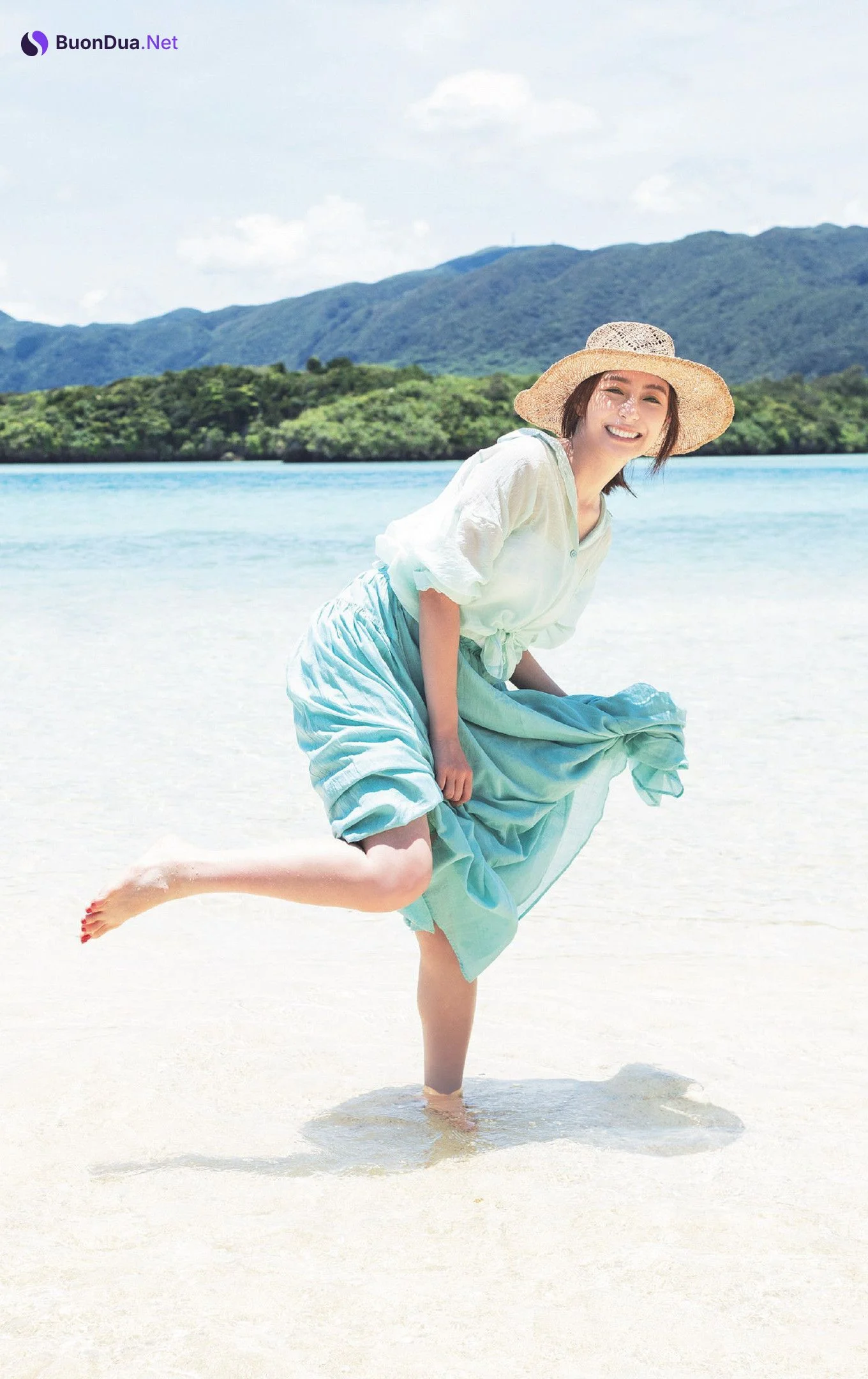 Misato Ugaki 宇垣美里, Weekly Playboy 2022 No.39 (週刊プレイボーイ 2022年39号) - Photo 2