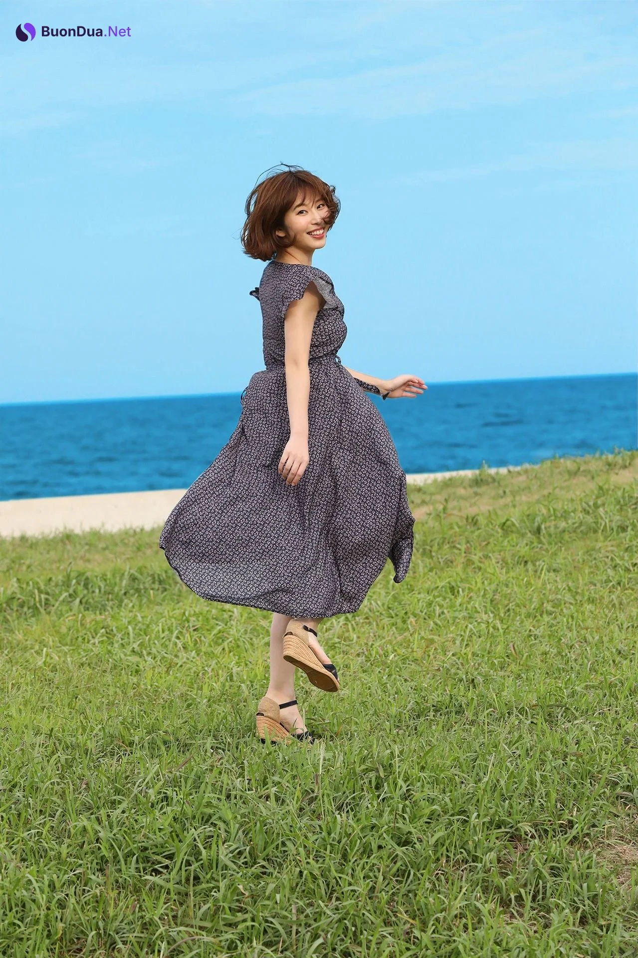 Misumi Shiochi 塩地美澄, ＦＲＩＤＡＹデジタル写真集 「日本一のフェロモン美女アナと官能トリップ」 Set.02 - Photo 2