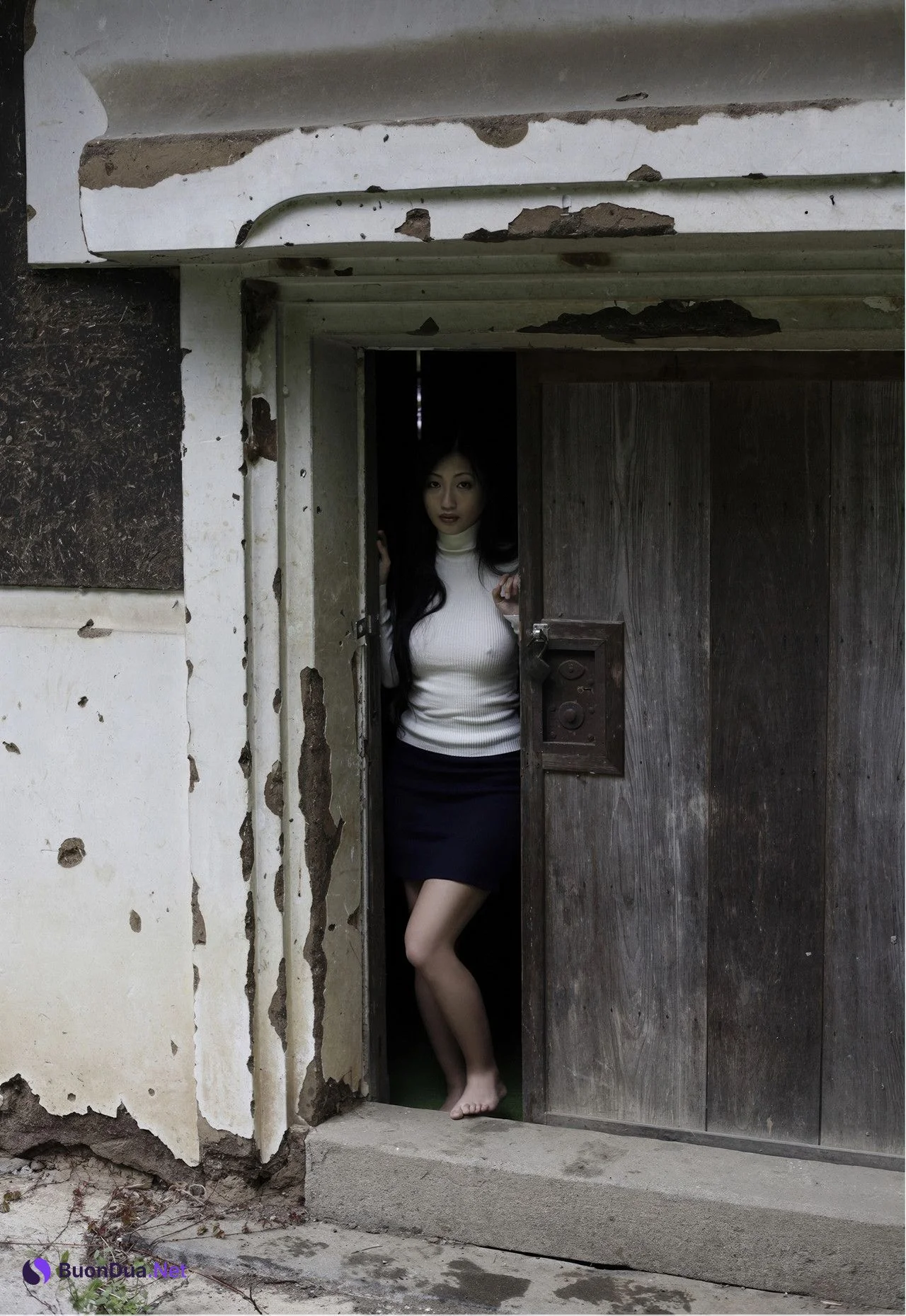 Mitsu Dan 壇蜜, デジタル写真集 蔵のなかの・・・ Premium Archive - Photo 2