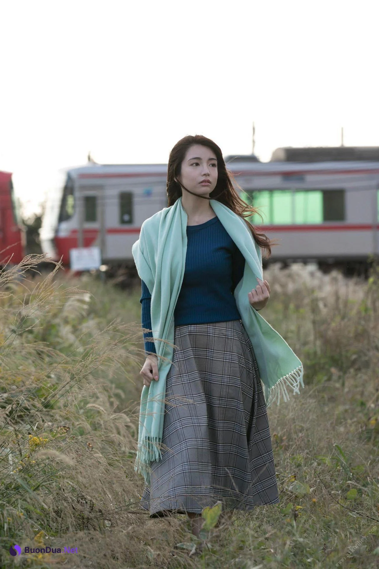 Miu Nakamura 仲村美海, 写真集 [背中を流して] Set.01 - 사진 10
