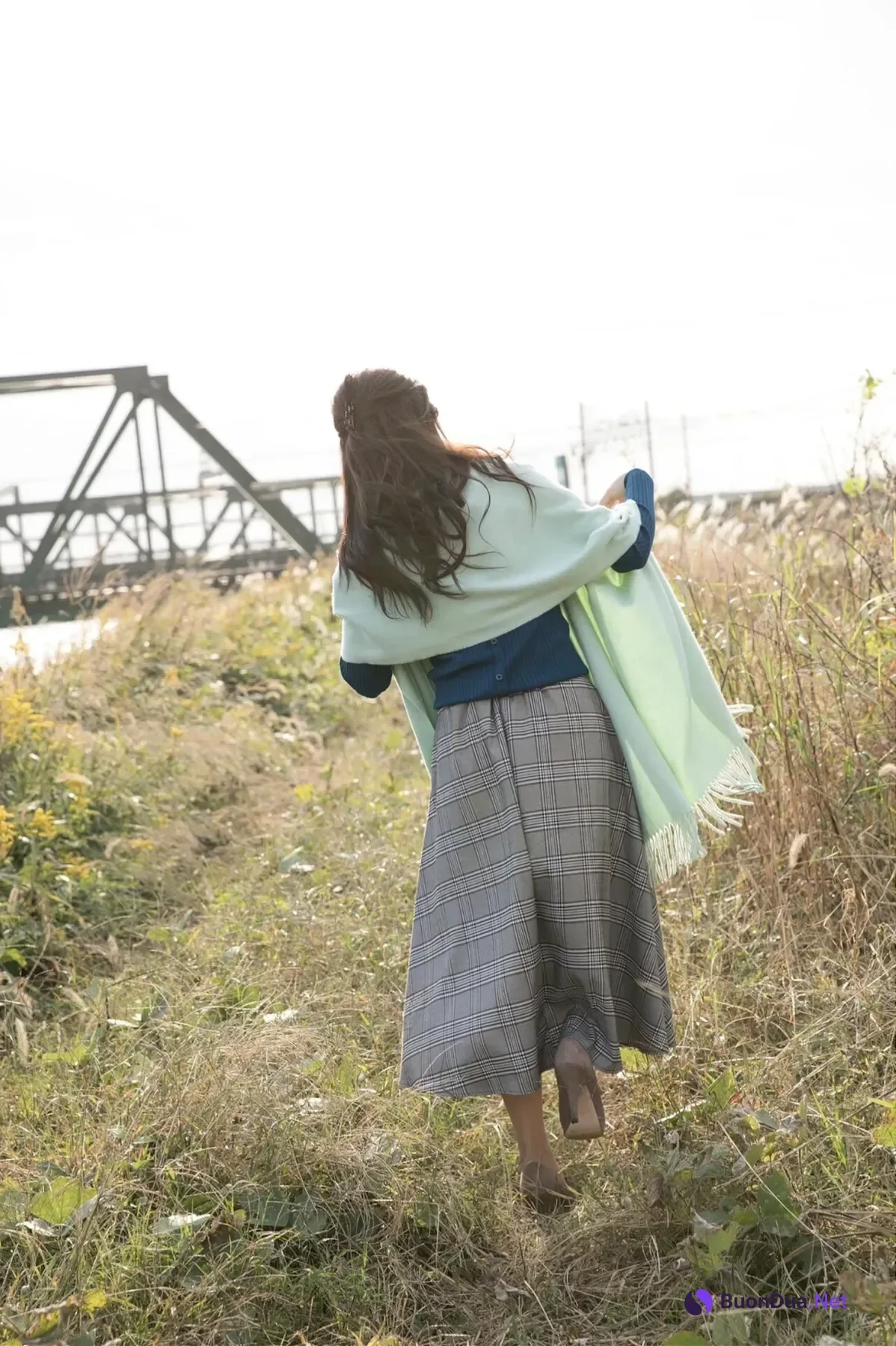 Miu Nakamura 仲村美海, 週刊ポストデジタル写真集 『背中を流して』 Set.02 - รูปภาพ 11