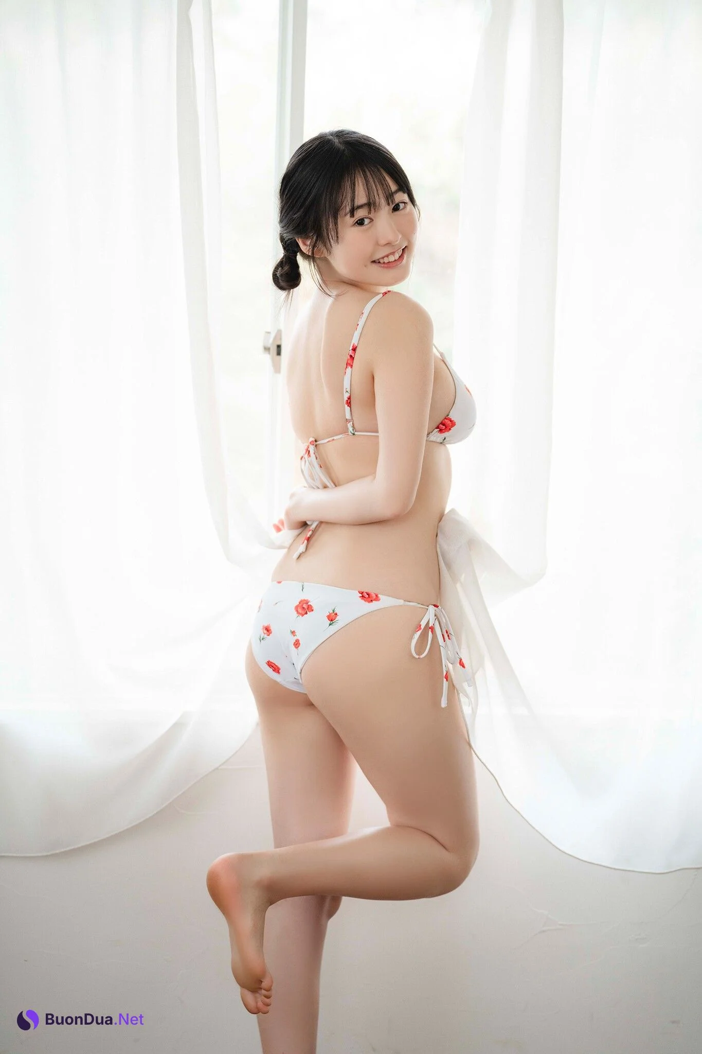 Miu Shirahama 白濱美兎, FRIDAY 2024.09.20 (フライデー 2024年9月20日号) - Photo 12