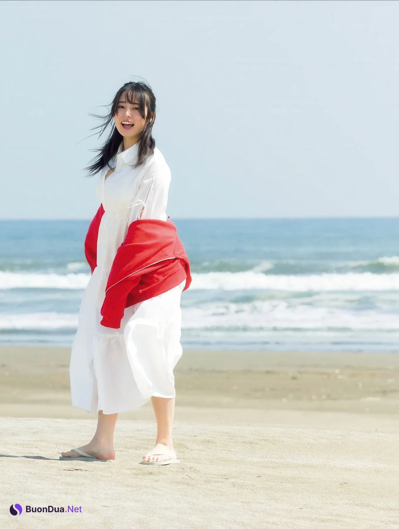 Miu Shirahama 白濱美兎, FRIDAY 2025.06.06-13 (フライデー 2025年6月06-13日号) - Photo 15